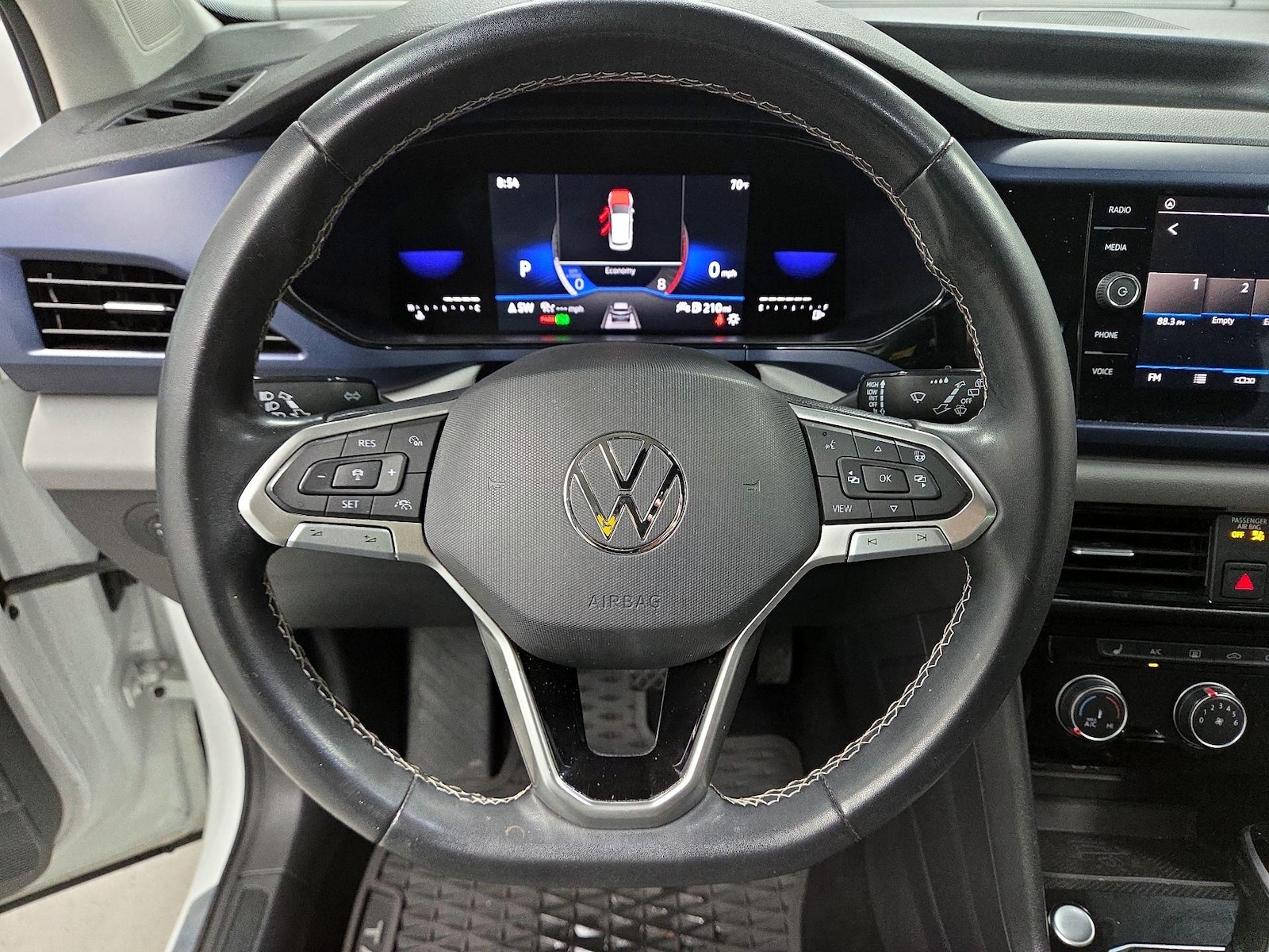 2023 Volkswagen Taos SE - Photo 11