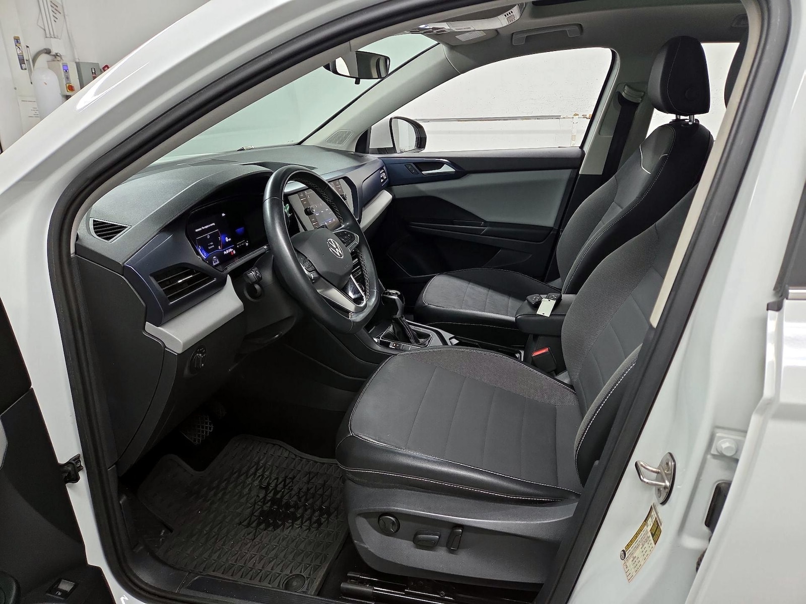 2023 Volkswagen Taos SE - Photo 12
