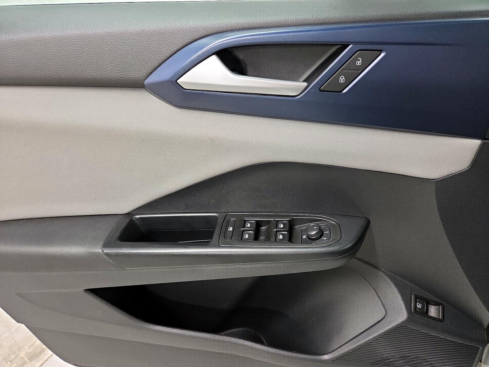 2023 Volkswagen Taos SE - Photo 13