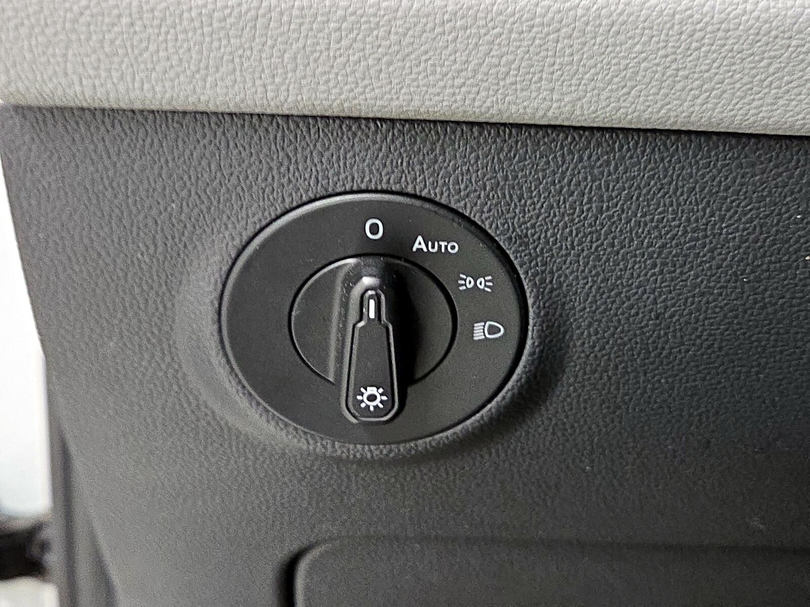 2023 Volkswagen Taos SE - Photo 14