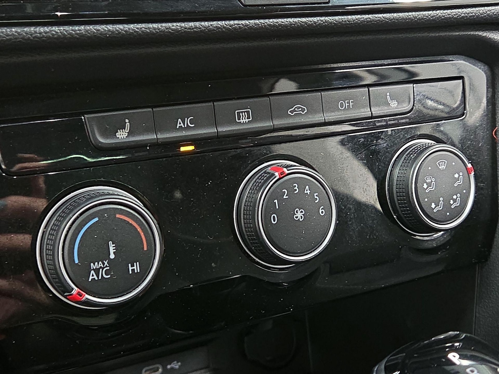 2023 Volkswagen Taos SE - Photo 17
