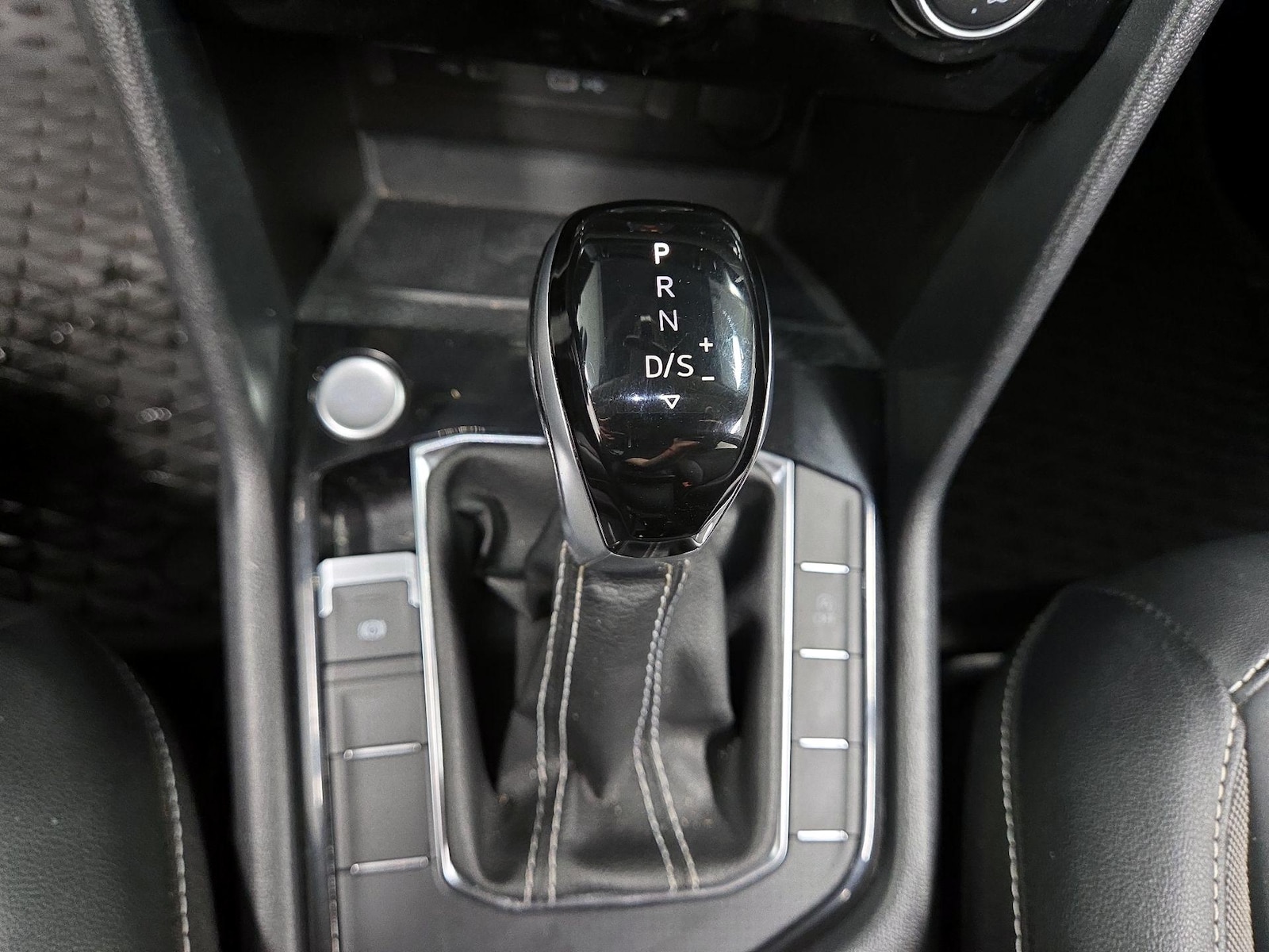 2023 Volkswagen Taos SE - Photo 18
