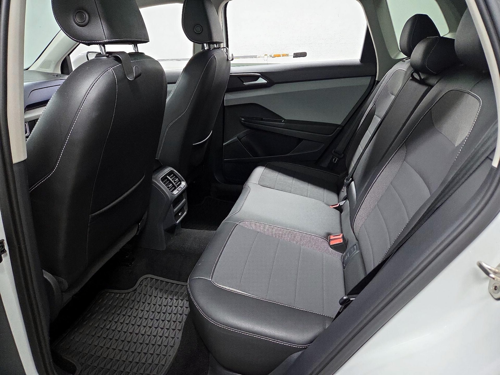 2023 Volkswagen Taos SE - Photo 21