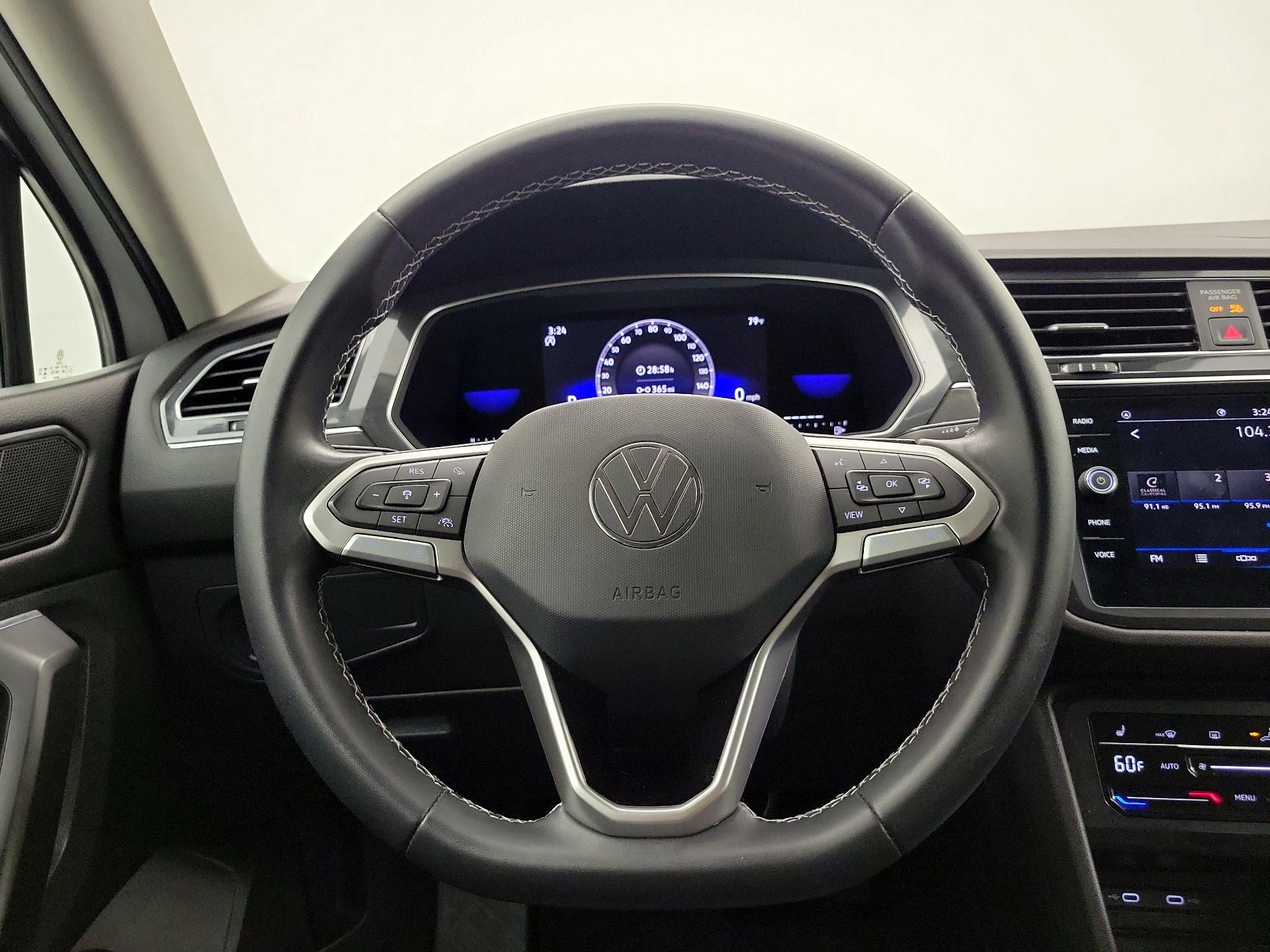 Thumbnail: 2023 Volkswagen Tiguan - 10