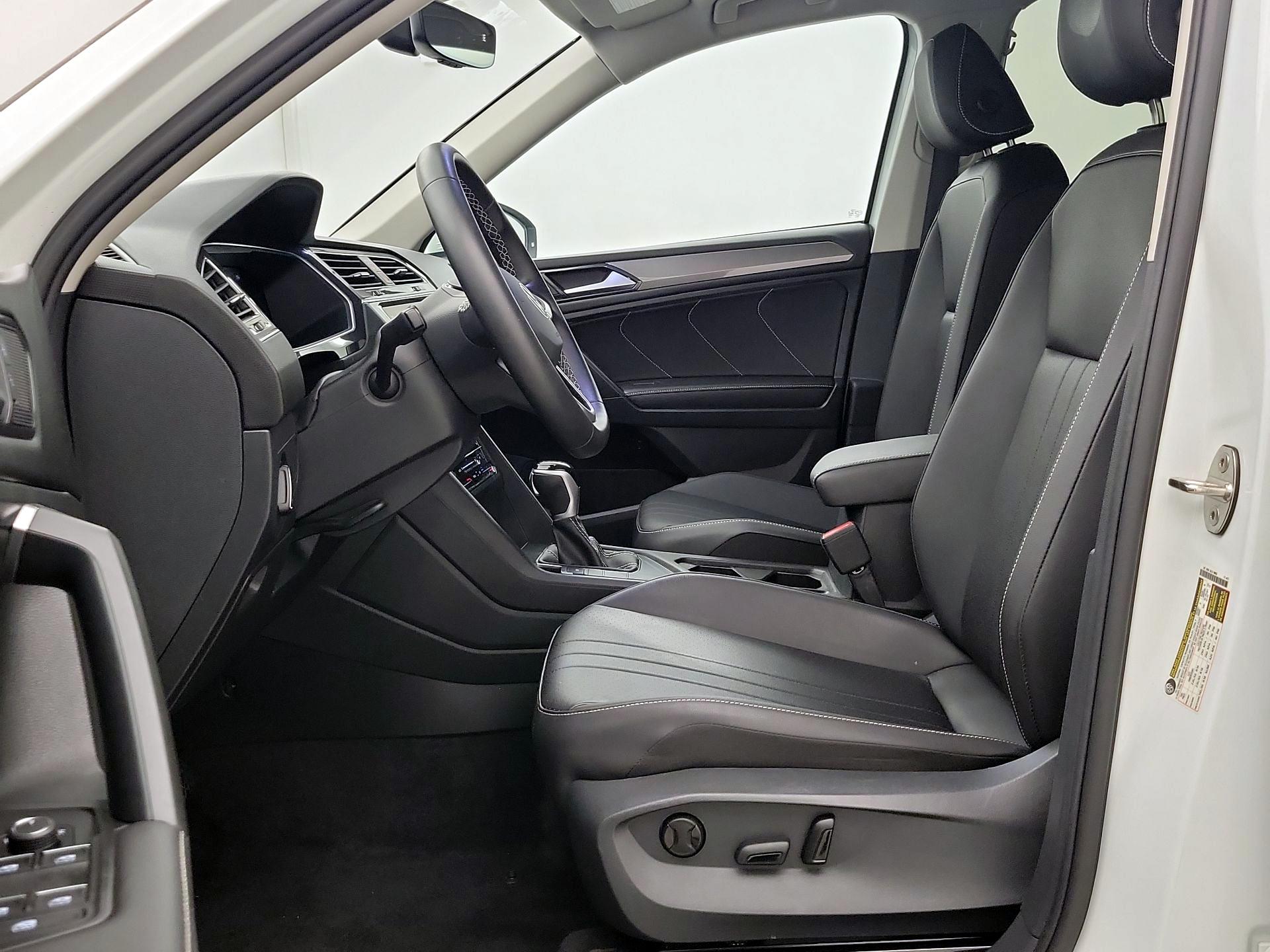 Thumbnail: 2023 Volkswagen Tiguan - 11