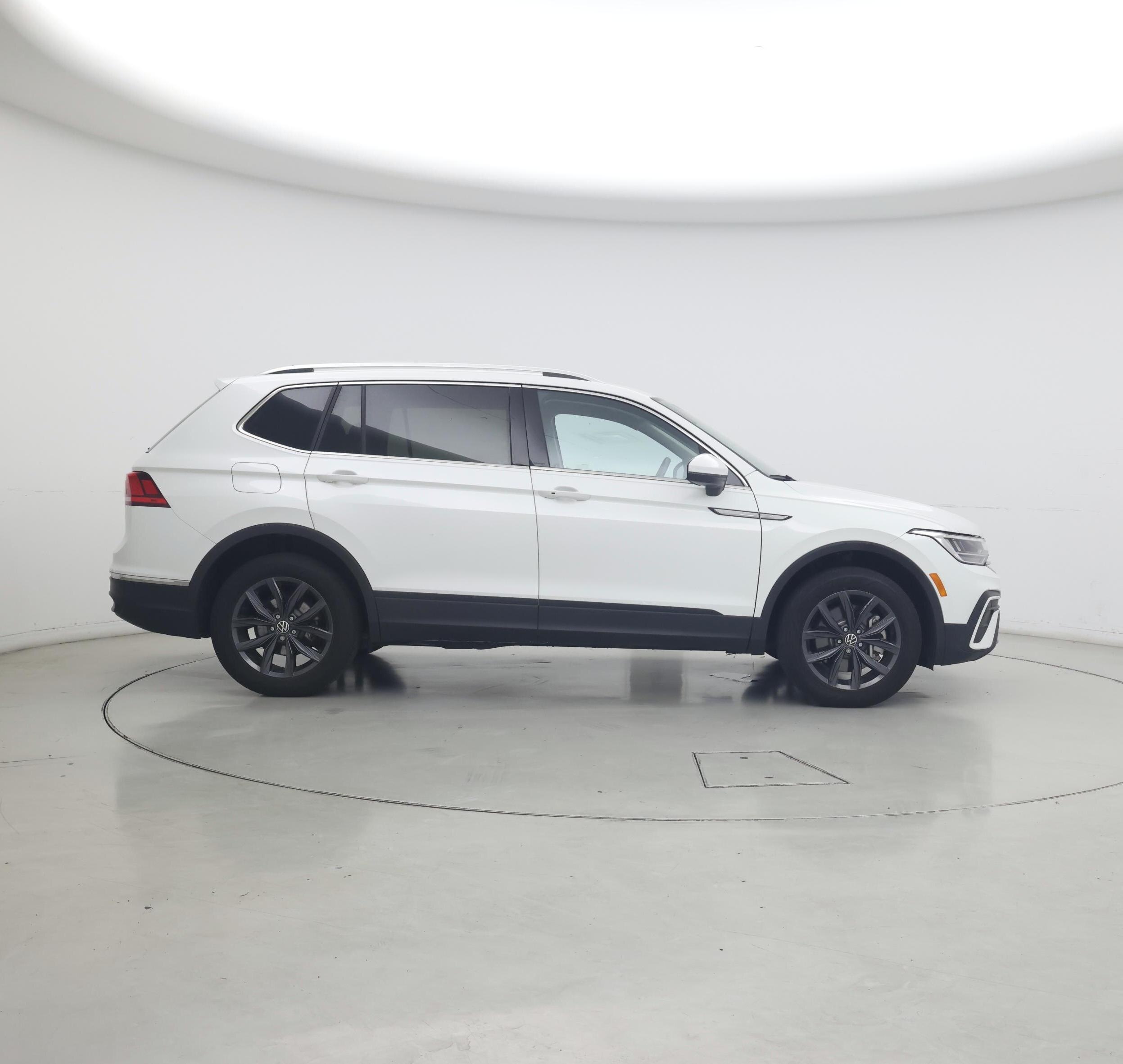 Thumbnail: 2023 Volkswagen Tiguan - 7