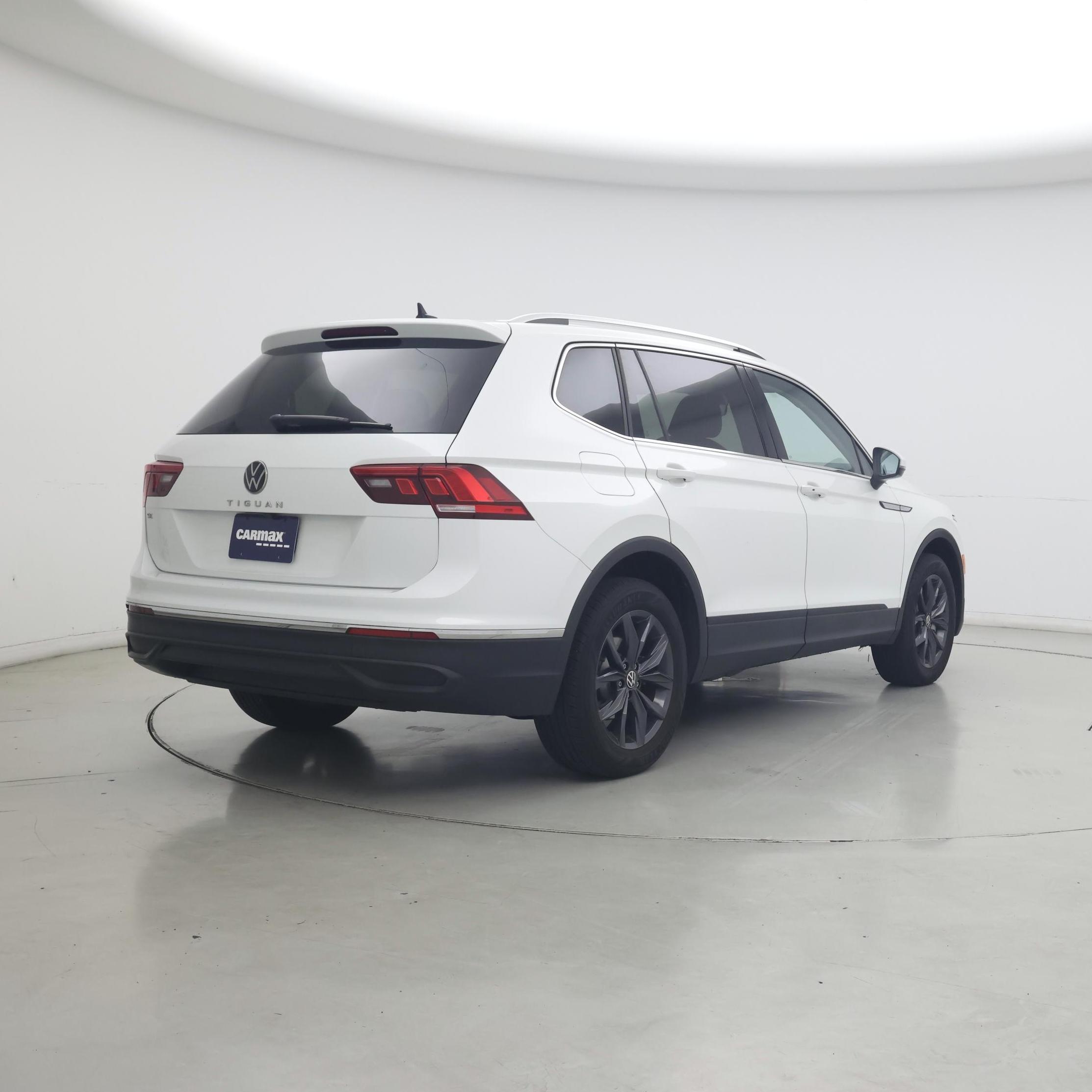 Thumbnail: 2023 Volkswagen Tiguan - 8