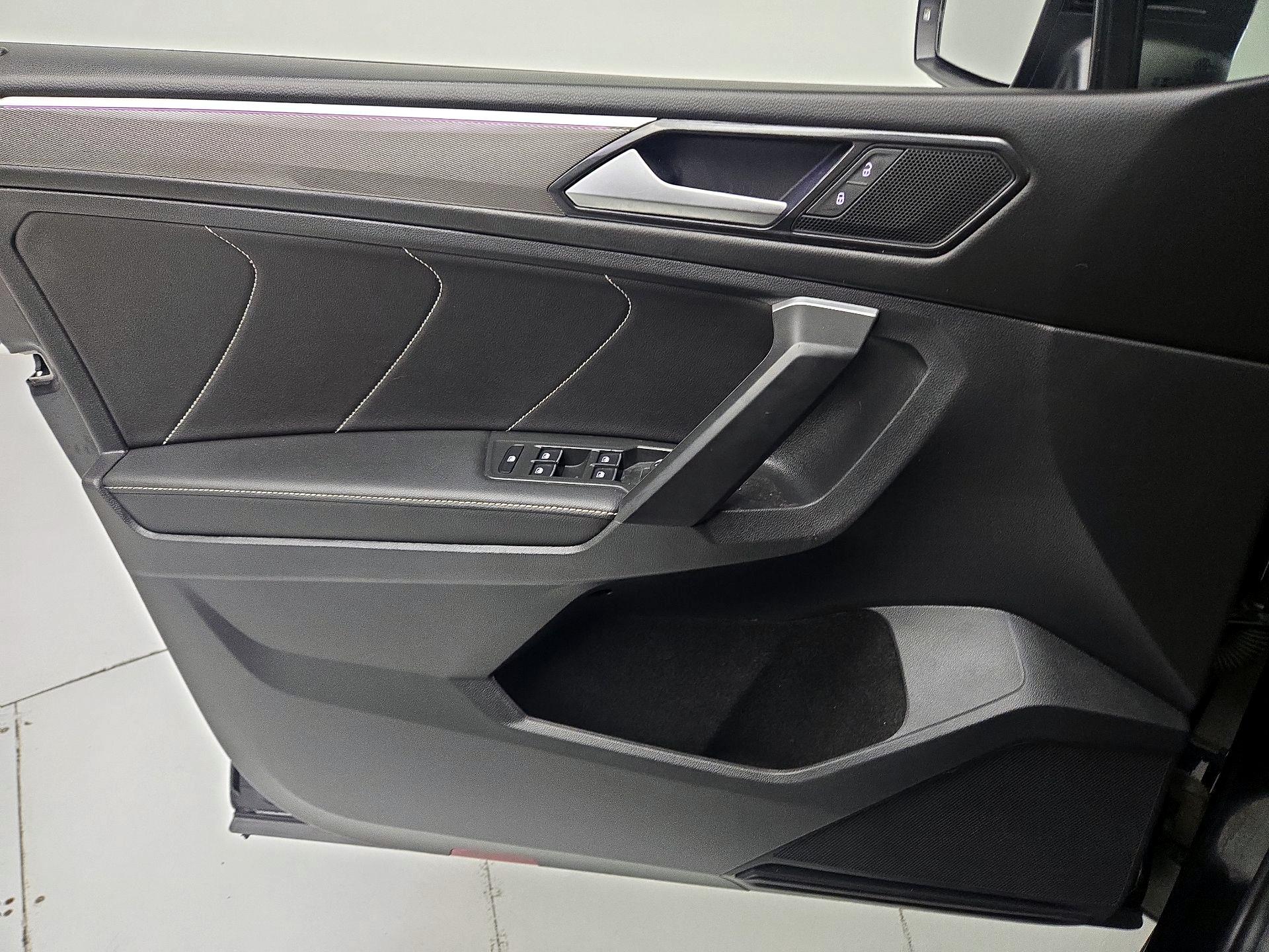 Thumbnail: 2023 Volkswagen Tiguan - 12