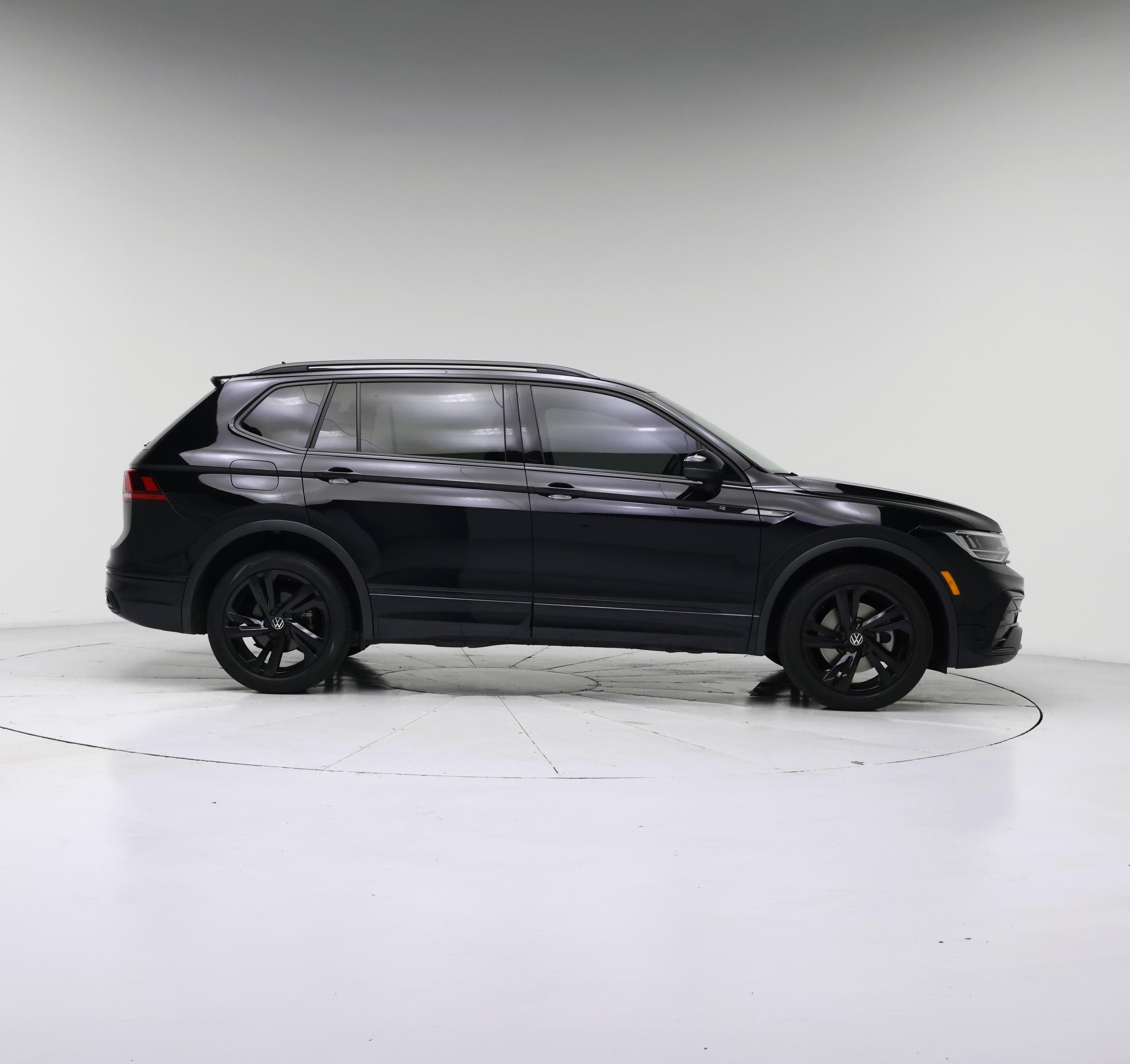 Thumbnail: 2023 Volkswagen Tiguan - 7