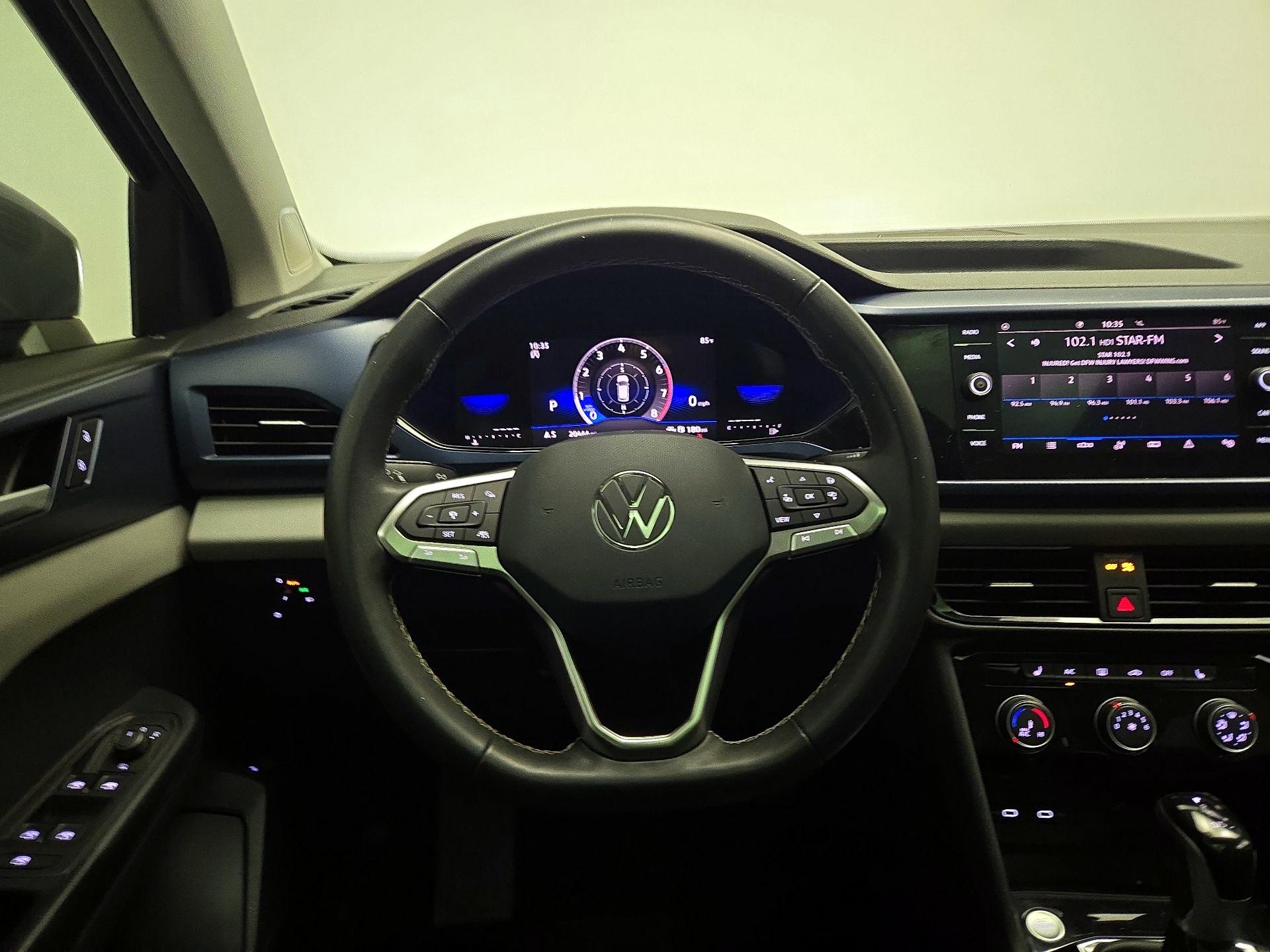 Thumbnail: 2023 Volkswagen Taos - 10