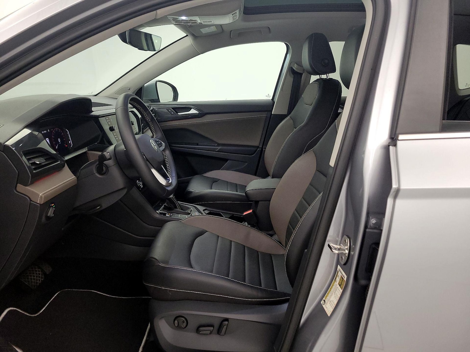 2023 Volkswagen Taos SEL - Photo 12