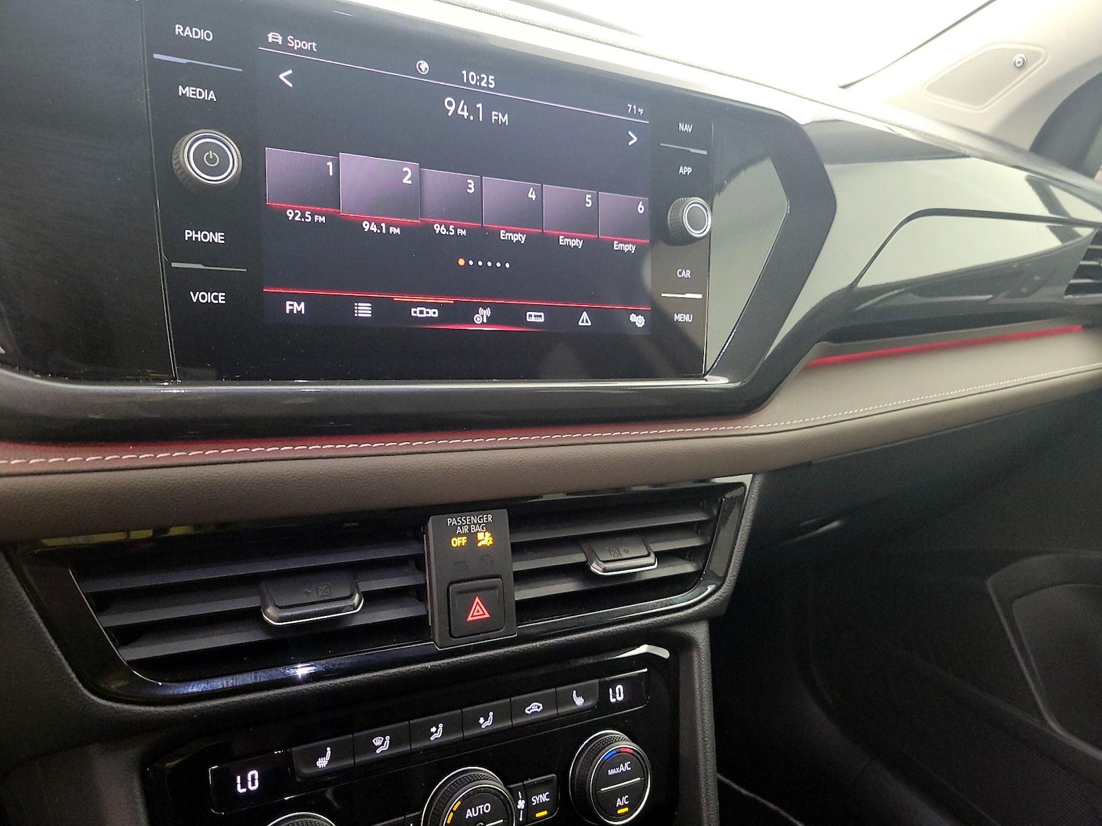 2023 Volkswagen Taos SEL - Photo 16