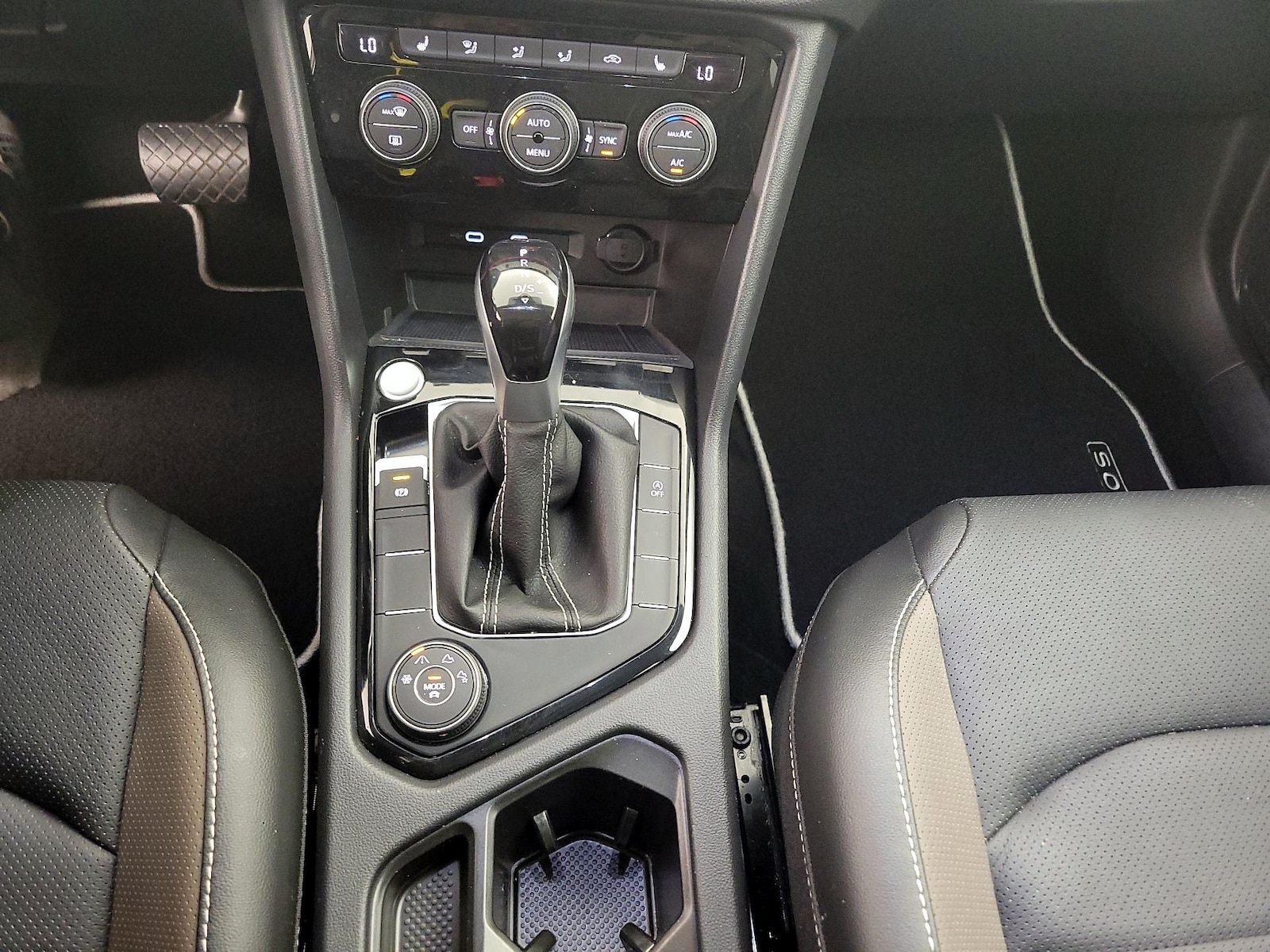 2023 Volkswagen Taos SEL - Photo 18