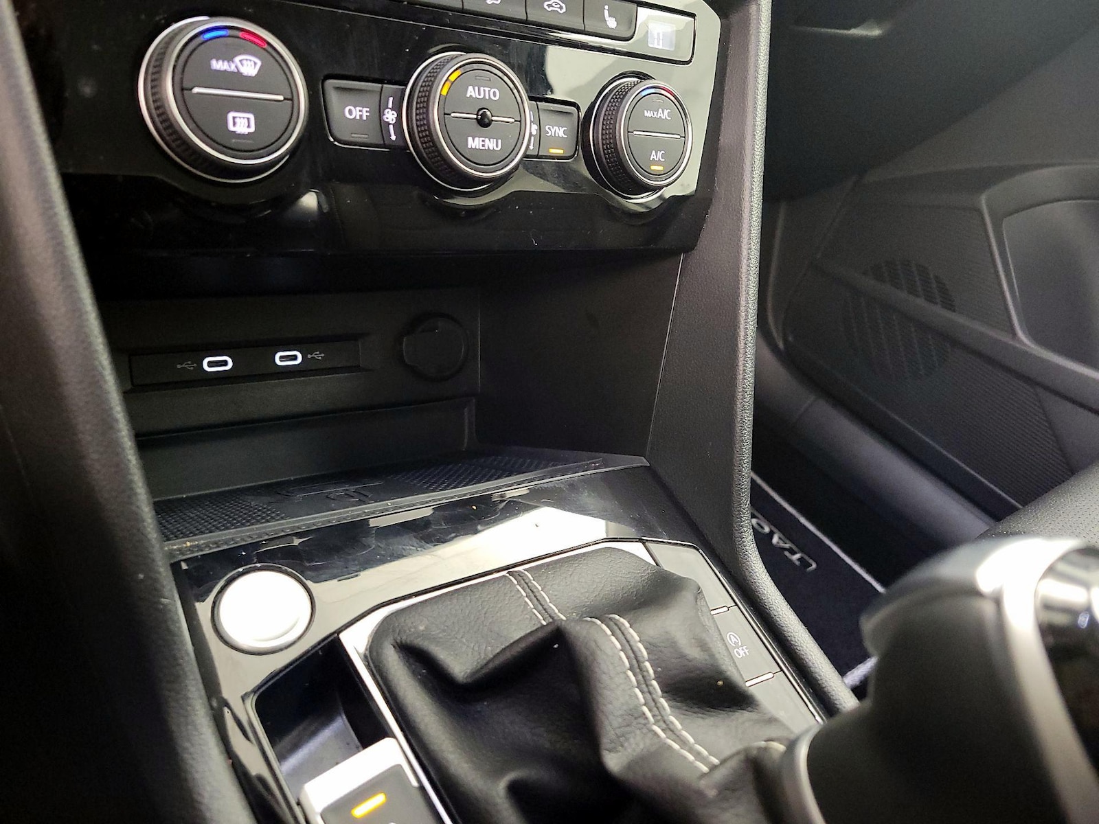 2023 Volkswagen Taos SEL - Photo 19