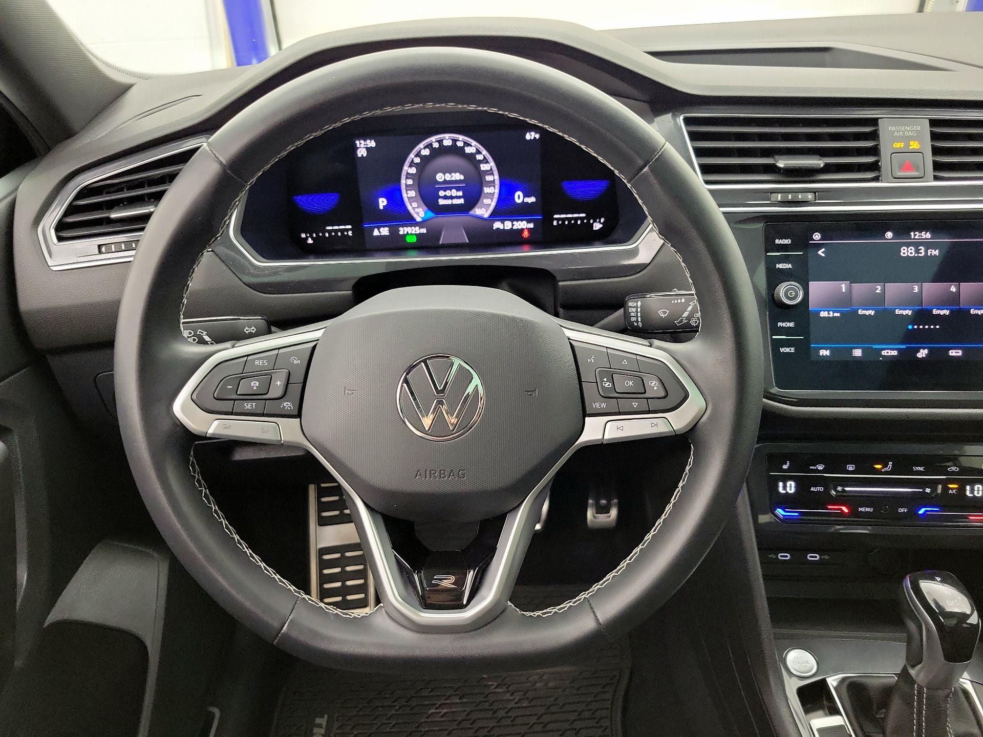 Thumbnail: 2023 Volkswagen Tiguan - 10
