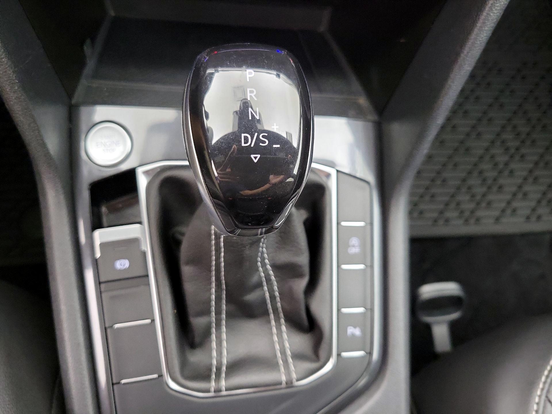 Thumbnail: 2023 Volkswagen Tiguan - 17