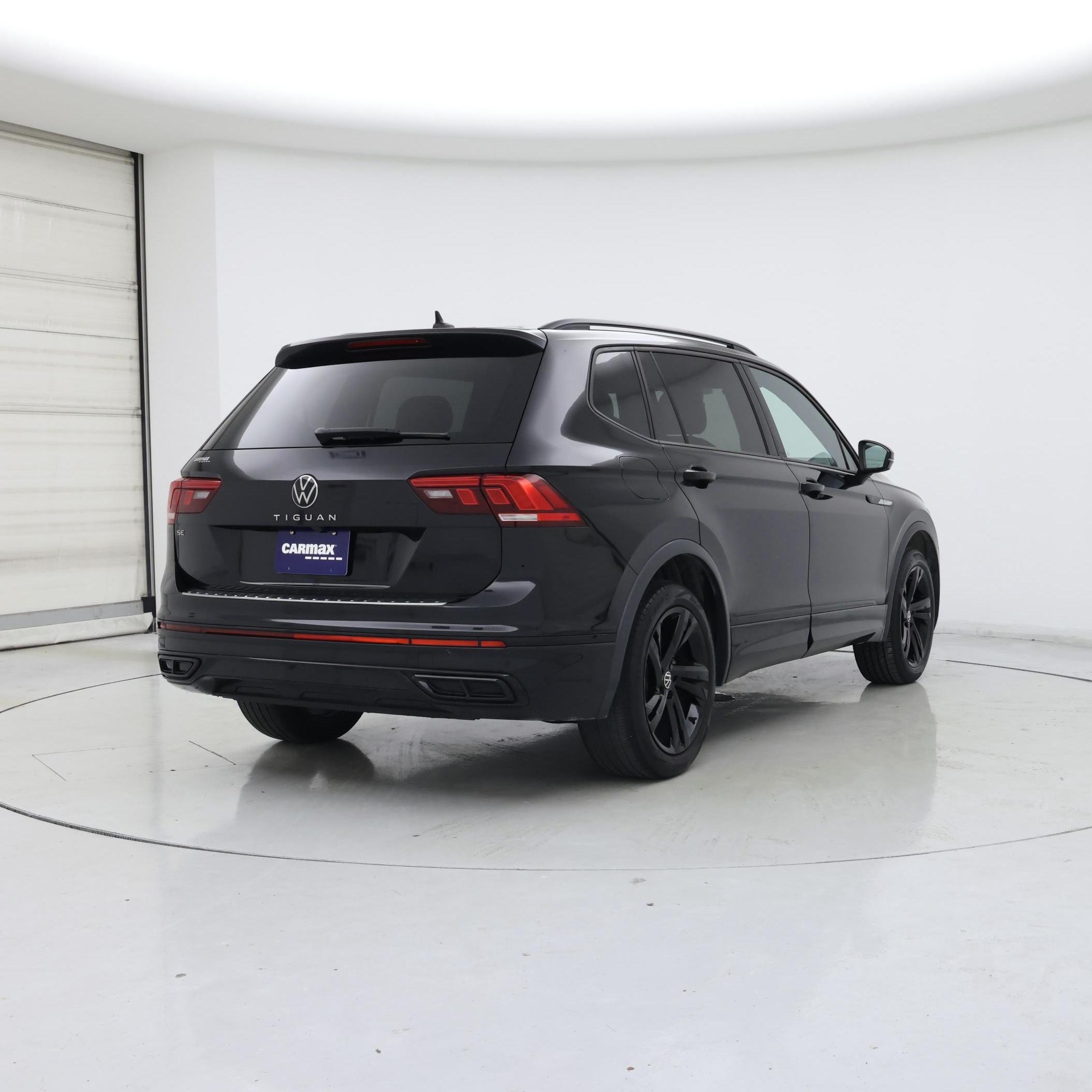 Thumbnail: 2023 Volkswagen Tiguan - 8
