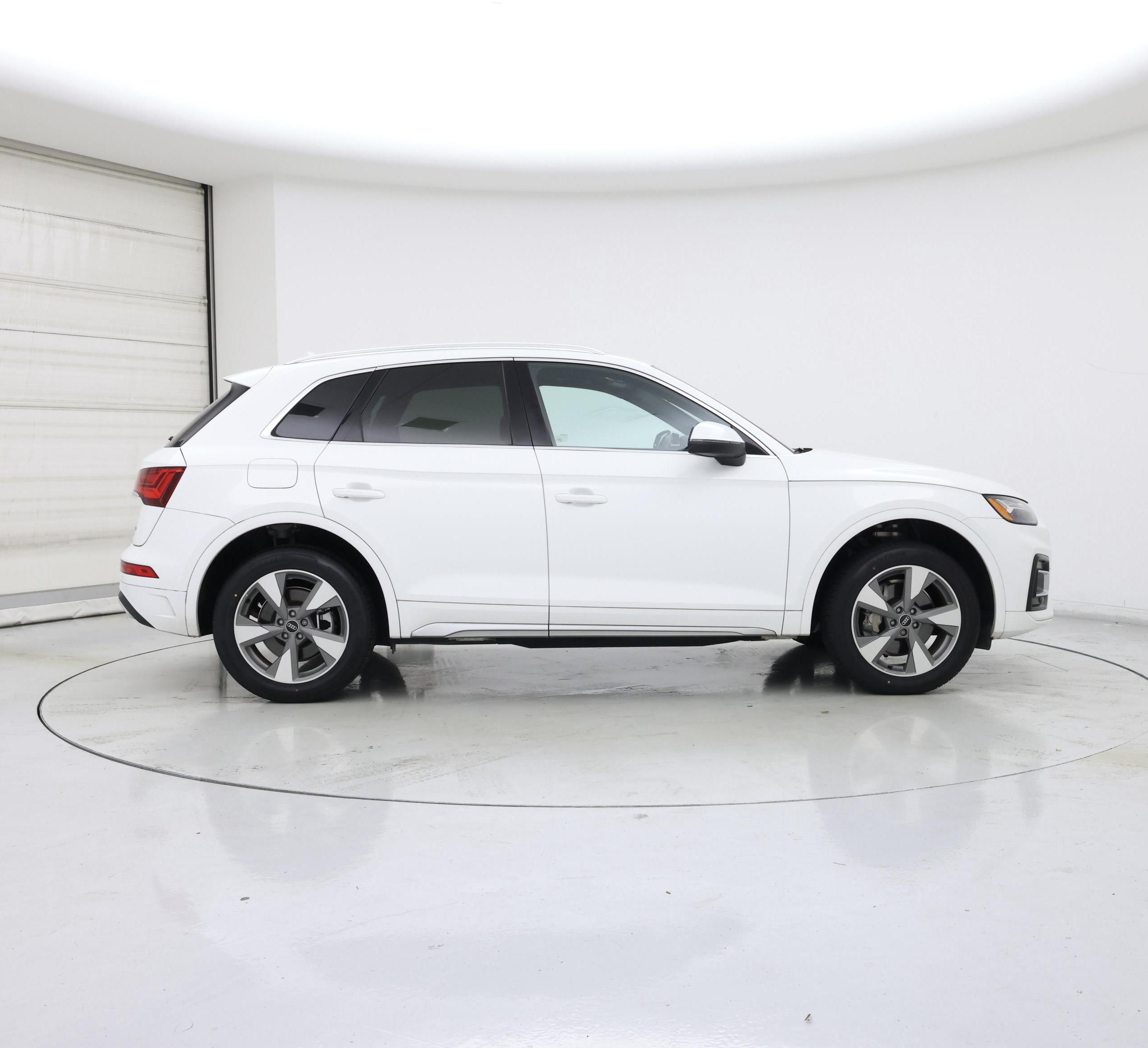 Thumbnail: 2023 Audi Q5 - 7