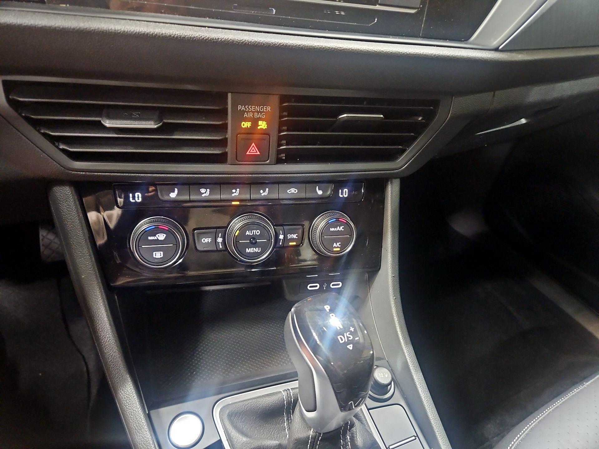 Thumbnail: 2024 Volkswagen Jetta - 15