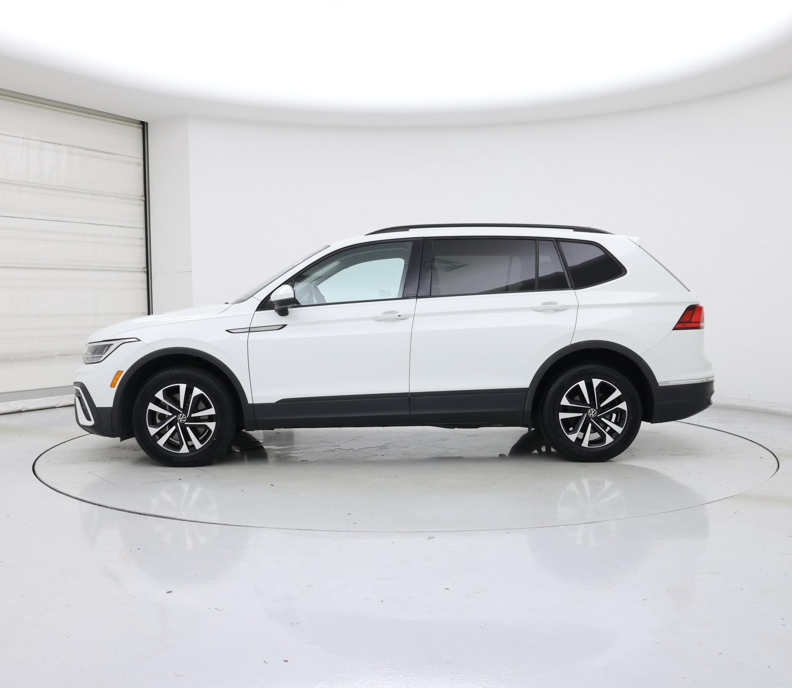 Thumbnail: 2024 Volkswagen Tiguan - 3