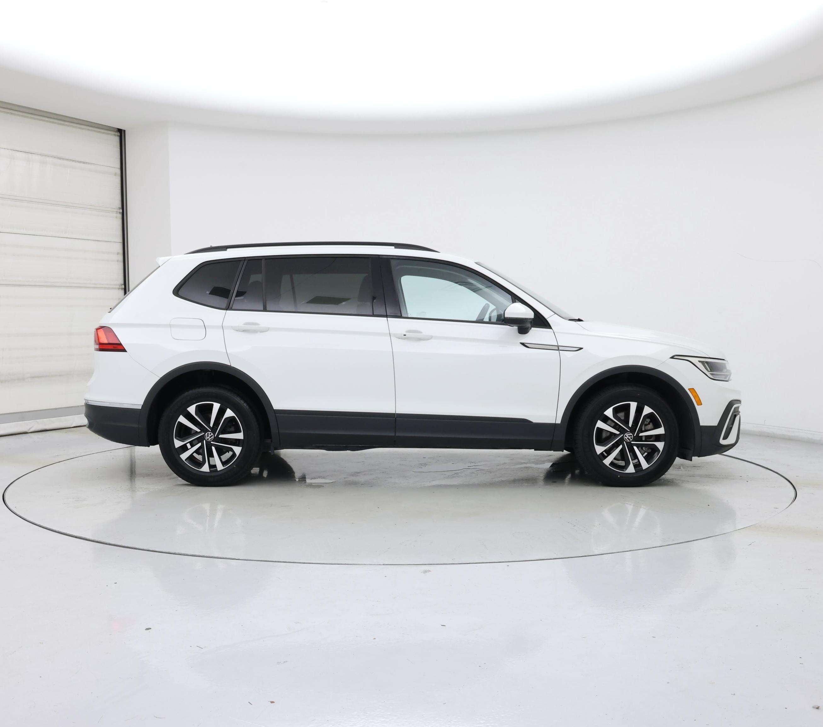 Thumbnail: 2024 Volkswagen Tiguan - 7