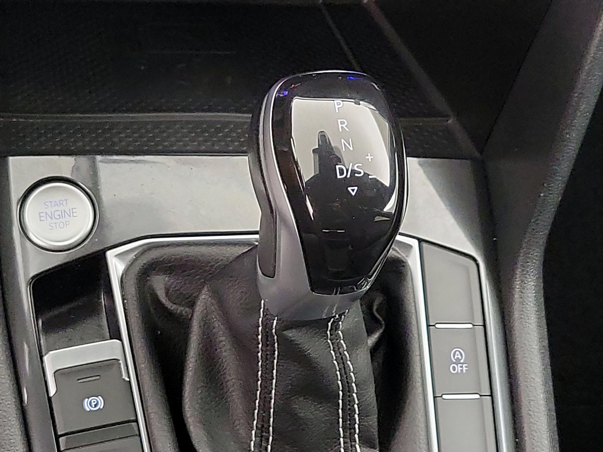 Thumbnail: 2023 Volkswagen Tiguan - 17
