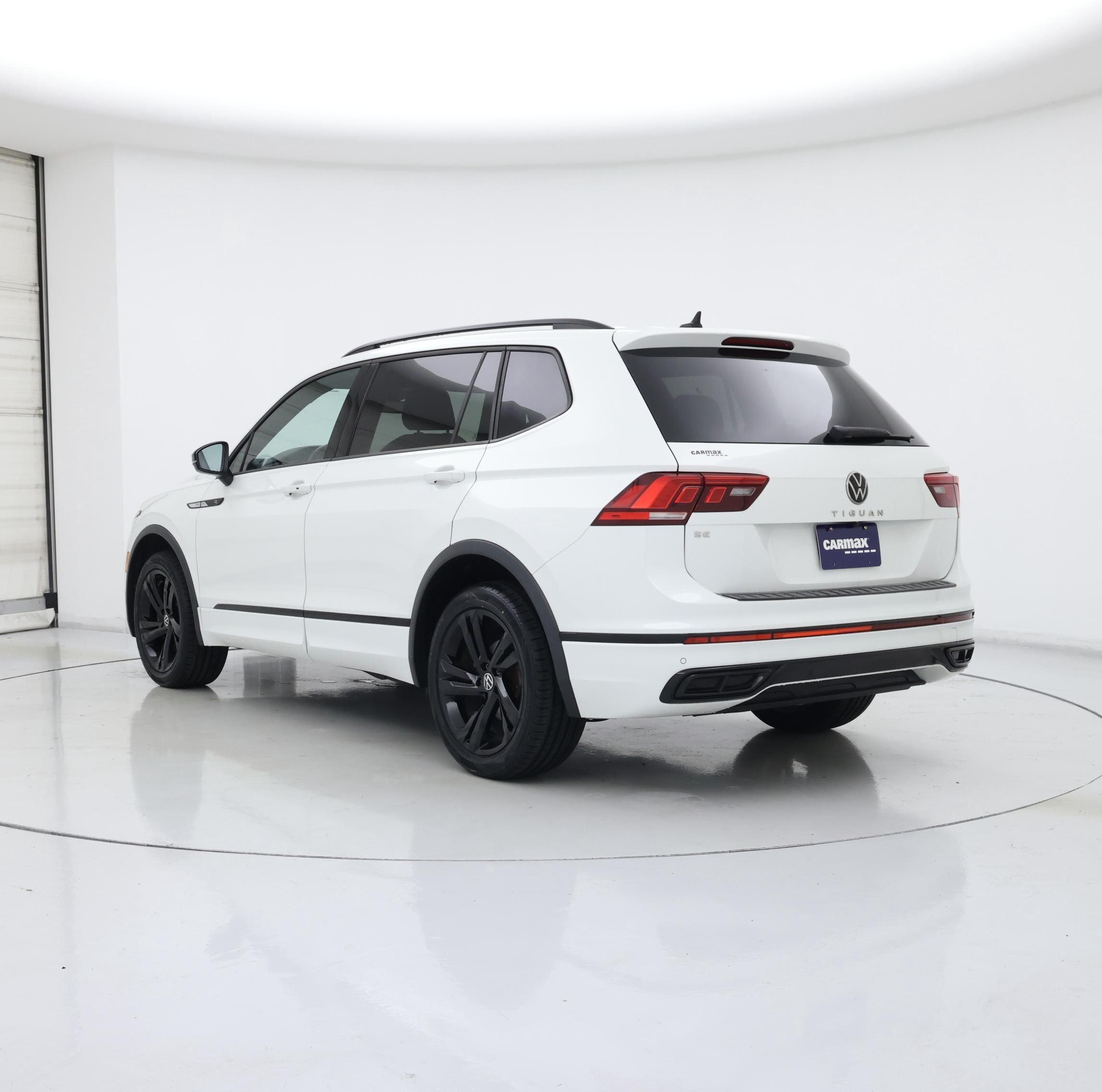 Thumbnail: 2023 Volkswagen Tiguan - 2