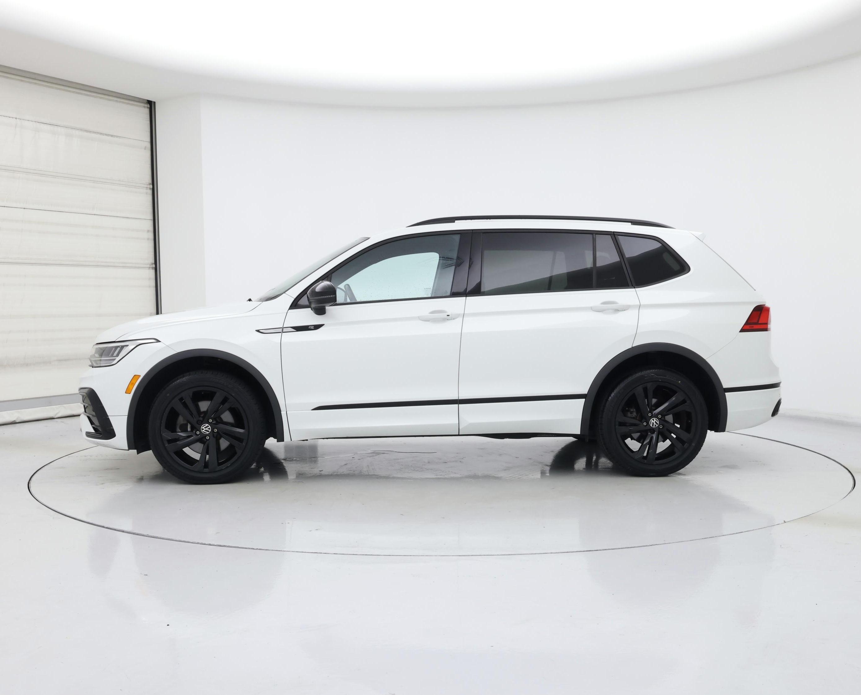 Thumbnail: 2023 Volkswagen Tiguan - 3