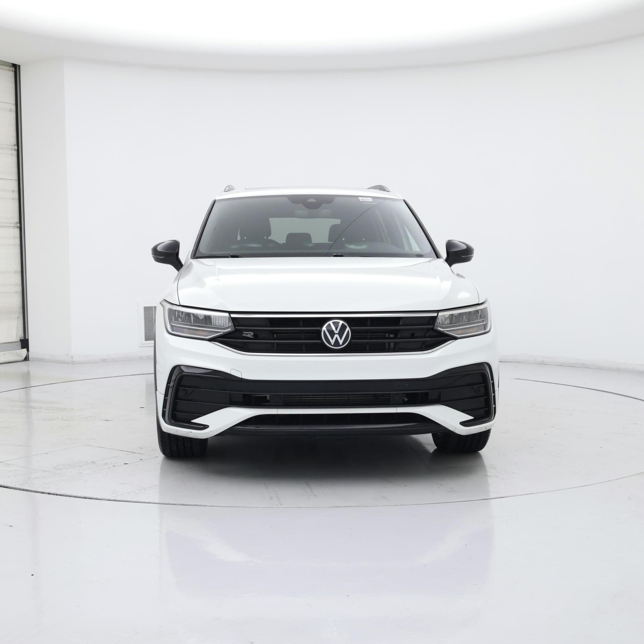 Thumbnail: 2023 Volkswagen Tiguan - 5
