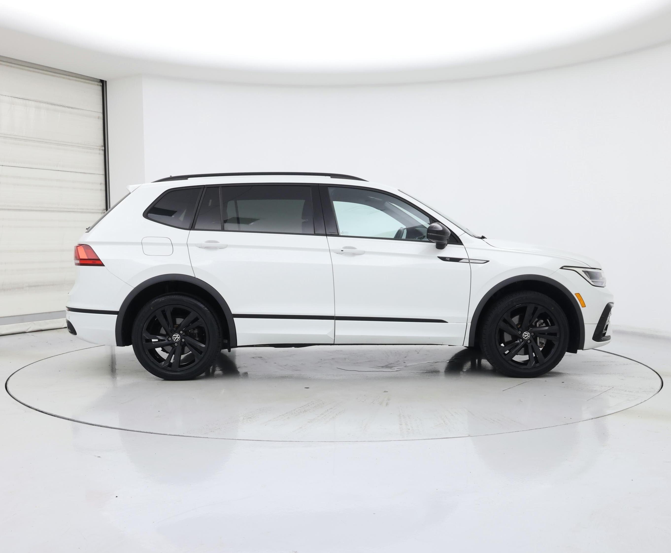 Thumbnail: 2023 Volkswagen Tiguan - 7