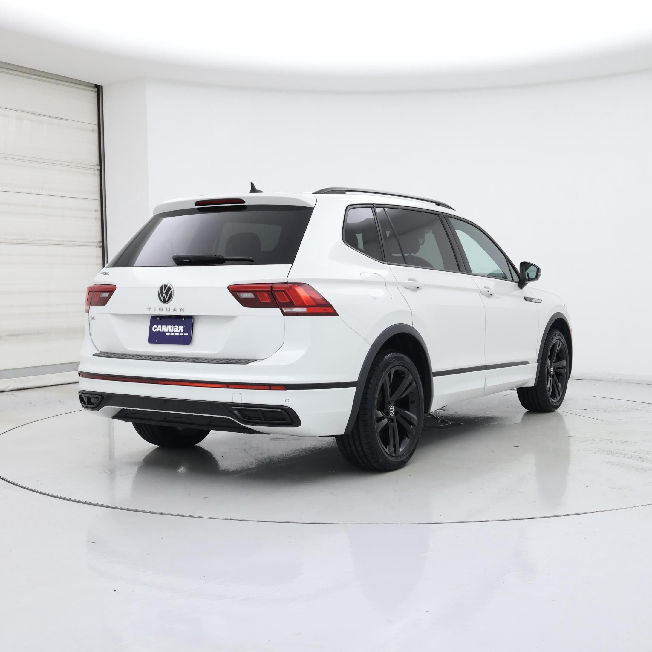 Thumbnail: 2023 Volkswagen Tiguan - 8