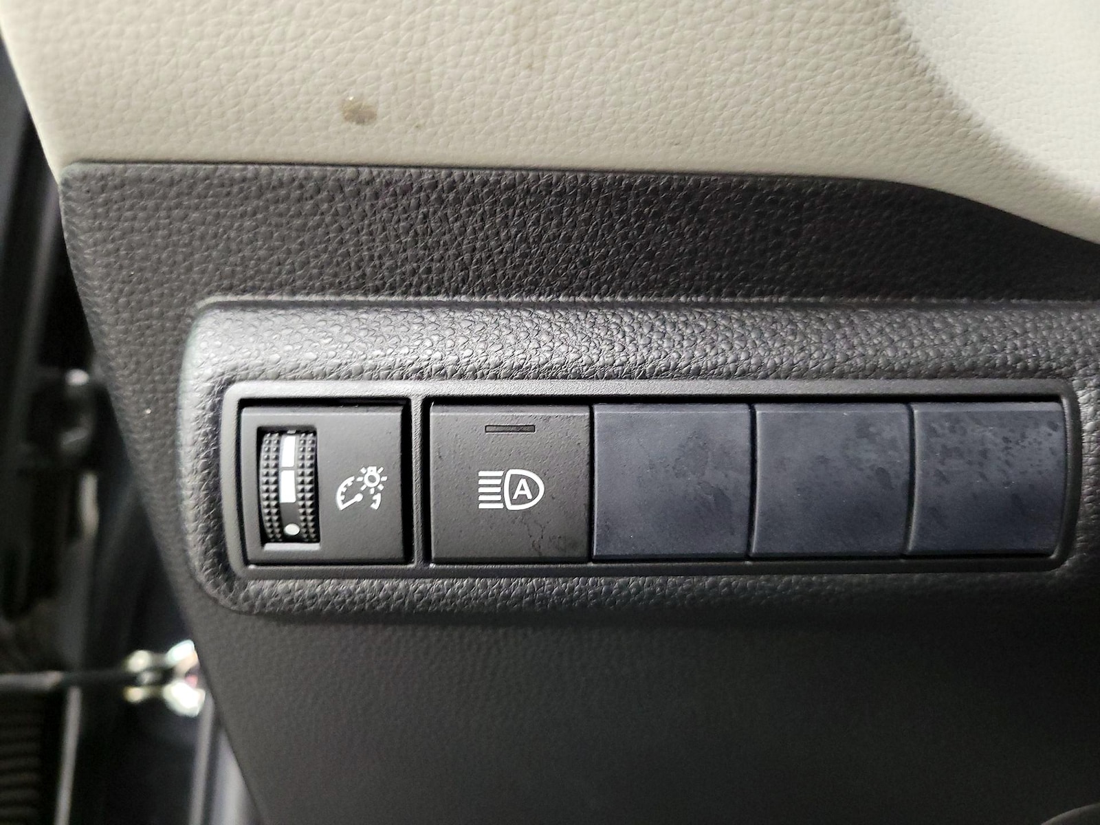 2020 Toyota Corolla LE - Photo 14