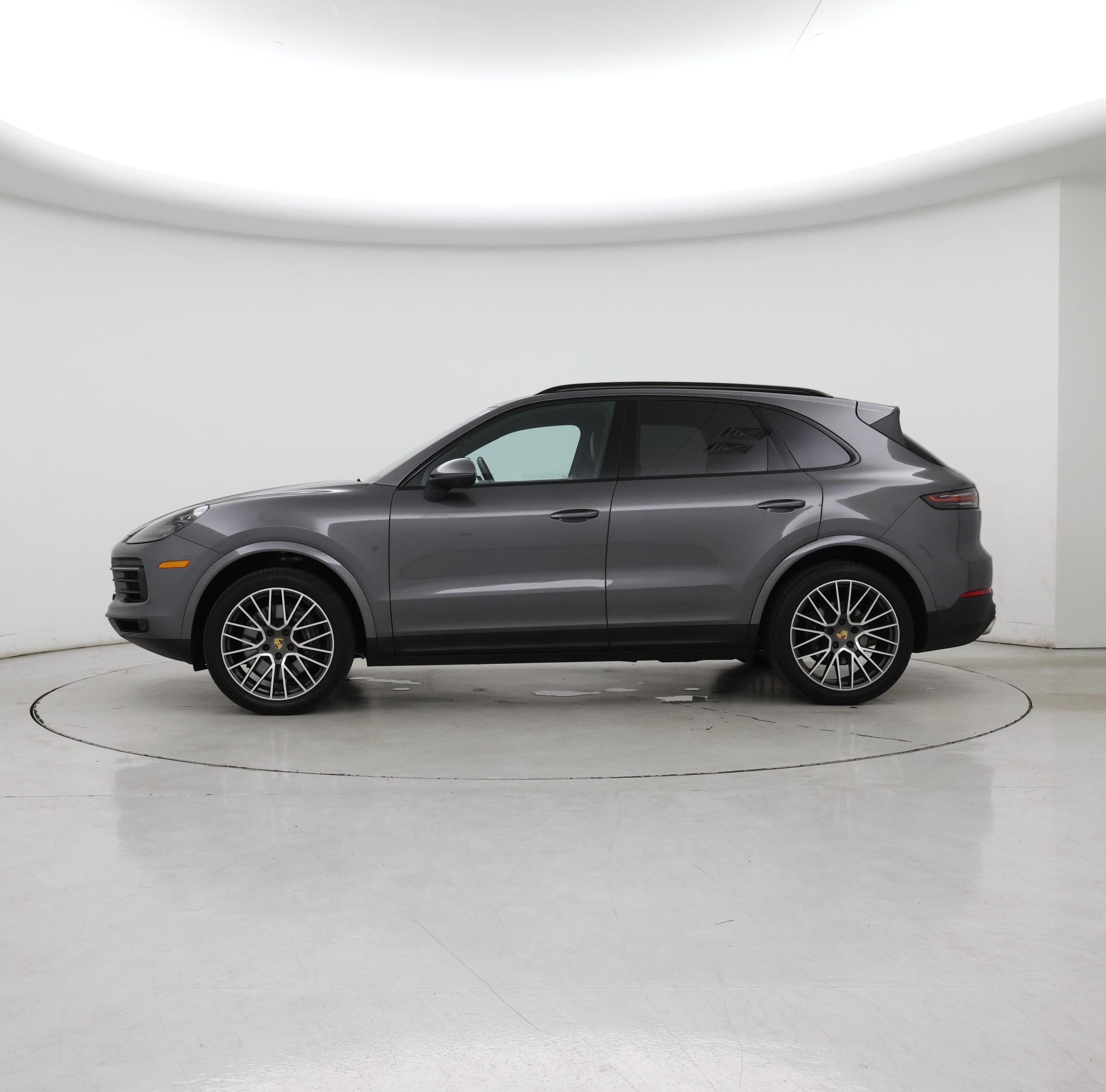 Thumbnail: 2021 Porsche Cayenne - 3