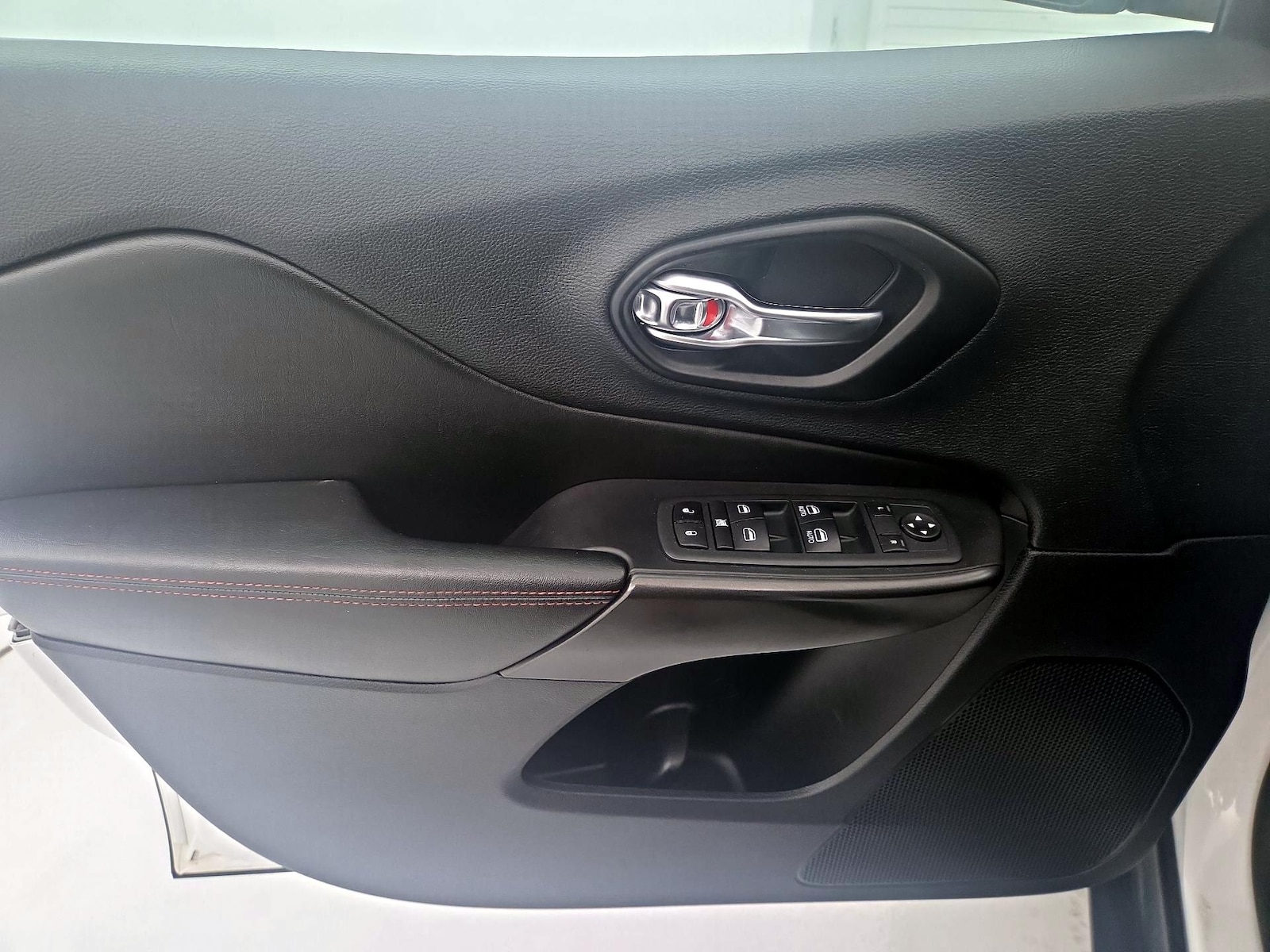 2020 Jeep Cherokee Trailhawk - Photo 13