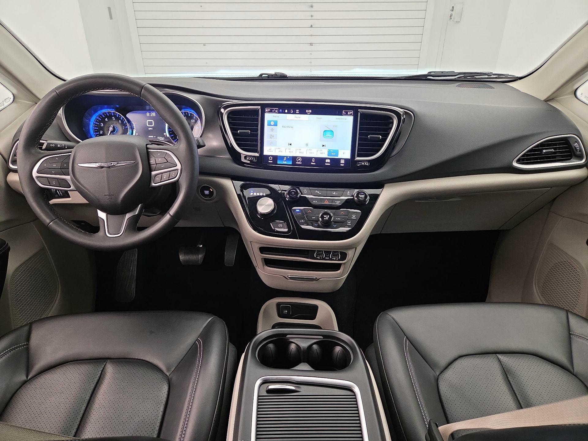 Thumbnail: 2023 Chrysler Pacifica - 9