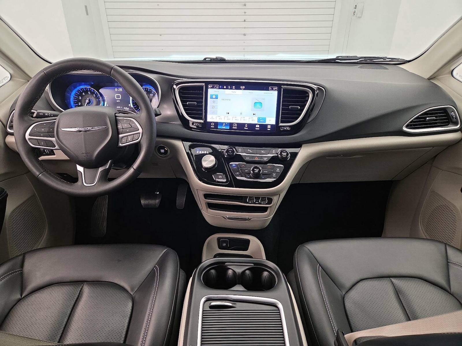 2023 Chrysler Pacifica Touring L - Photo 10