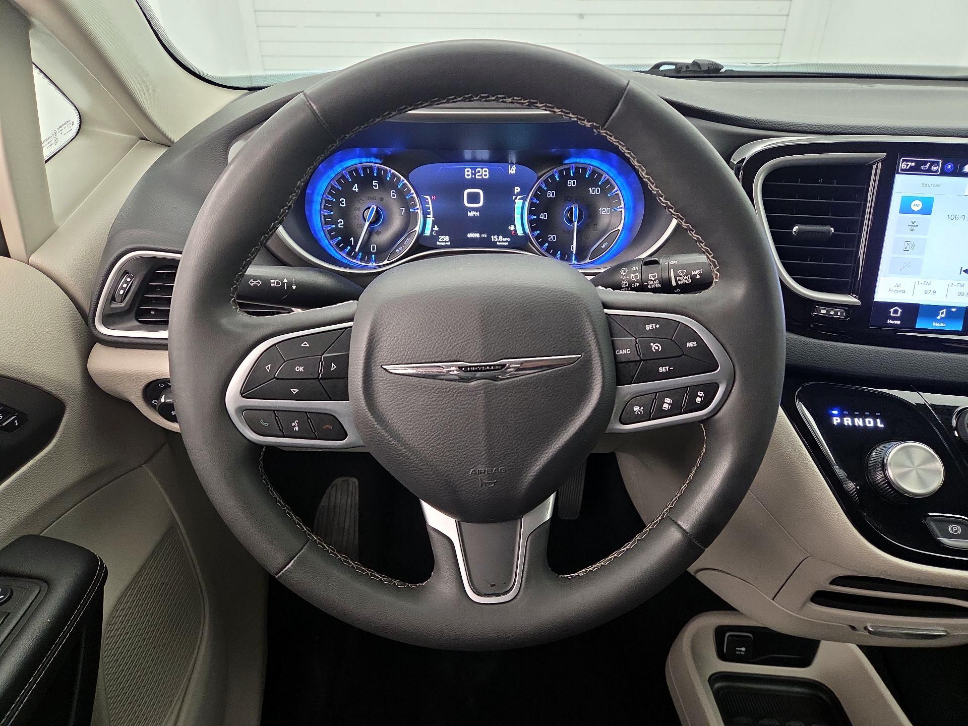 Thumbnail: 2023 Chrysler Pacifica - 10