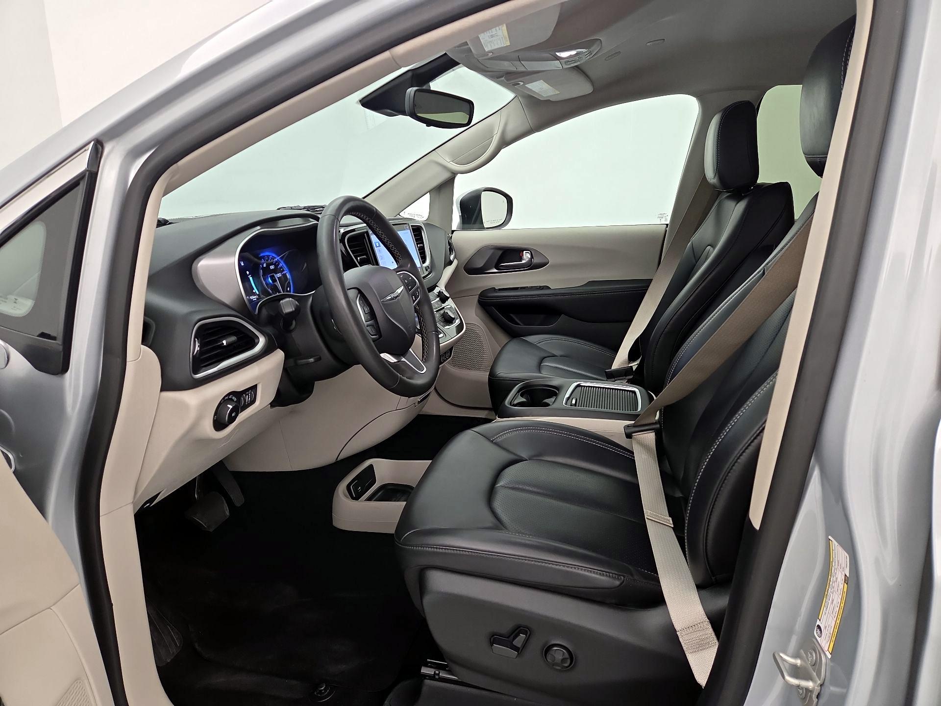 Thumbnail: 2023 Chrysler Pacifica - 11