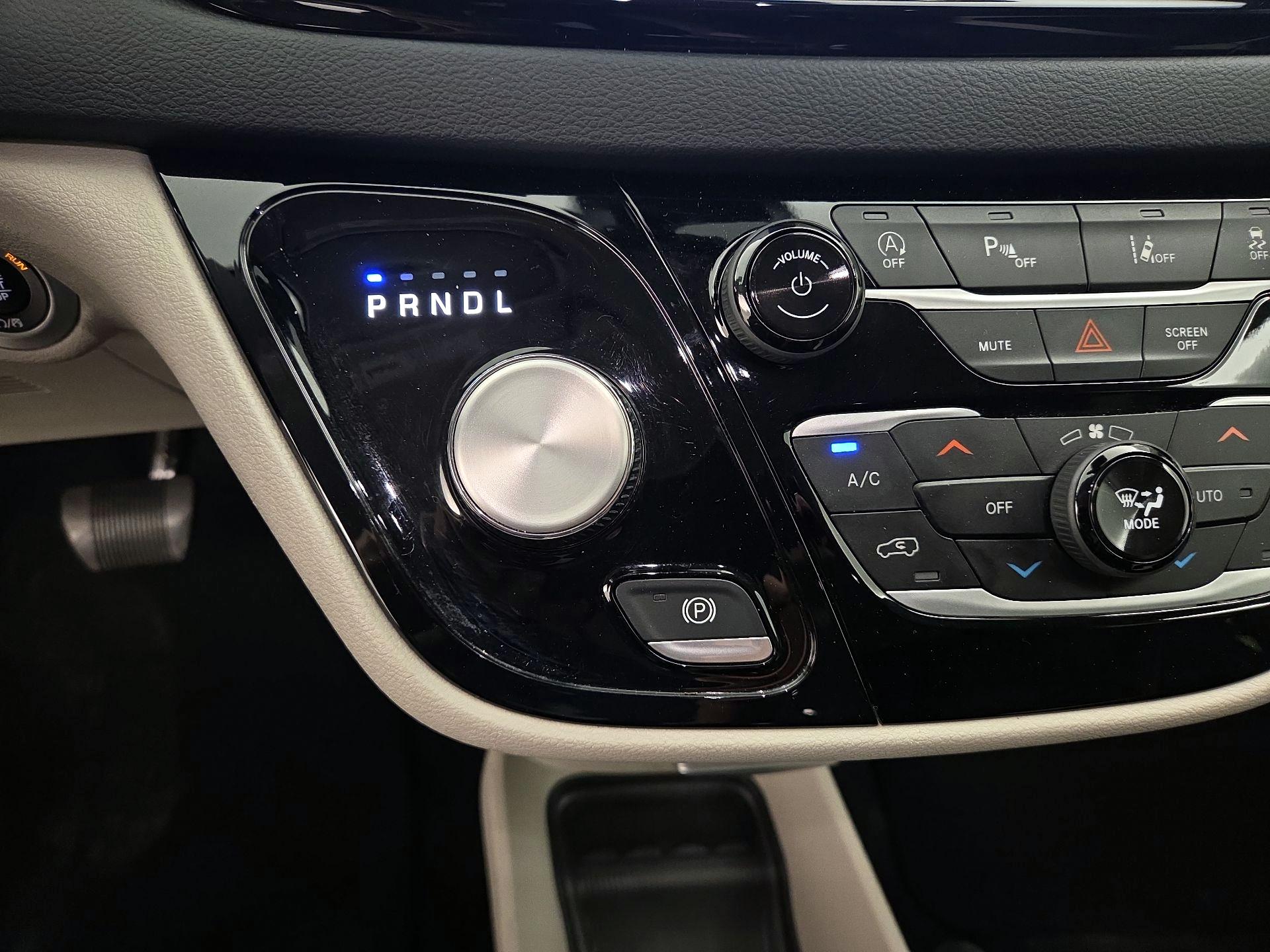 Thumbnail: 2023 Chrysler Pacifica - 17