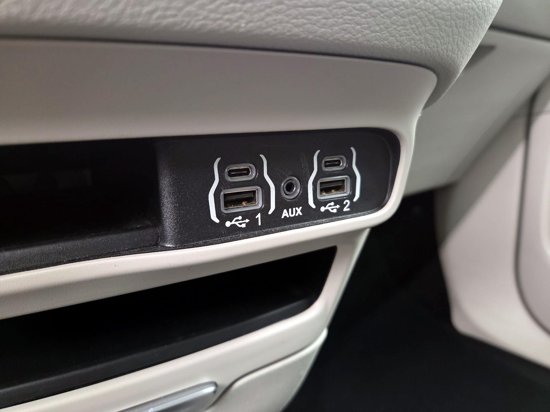 Thumbnail: 2023 Chrysler Pacifica - 18
