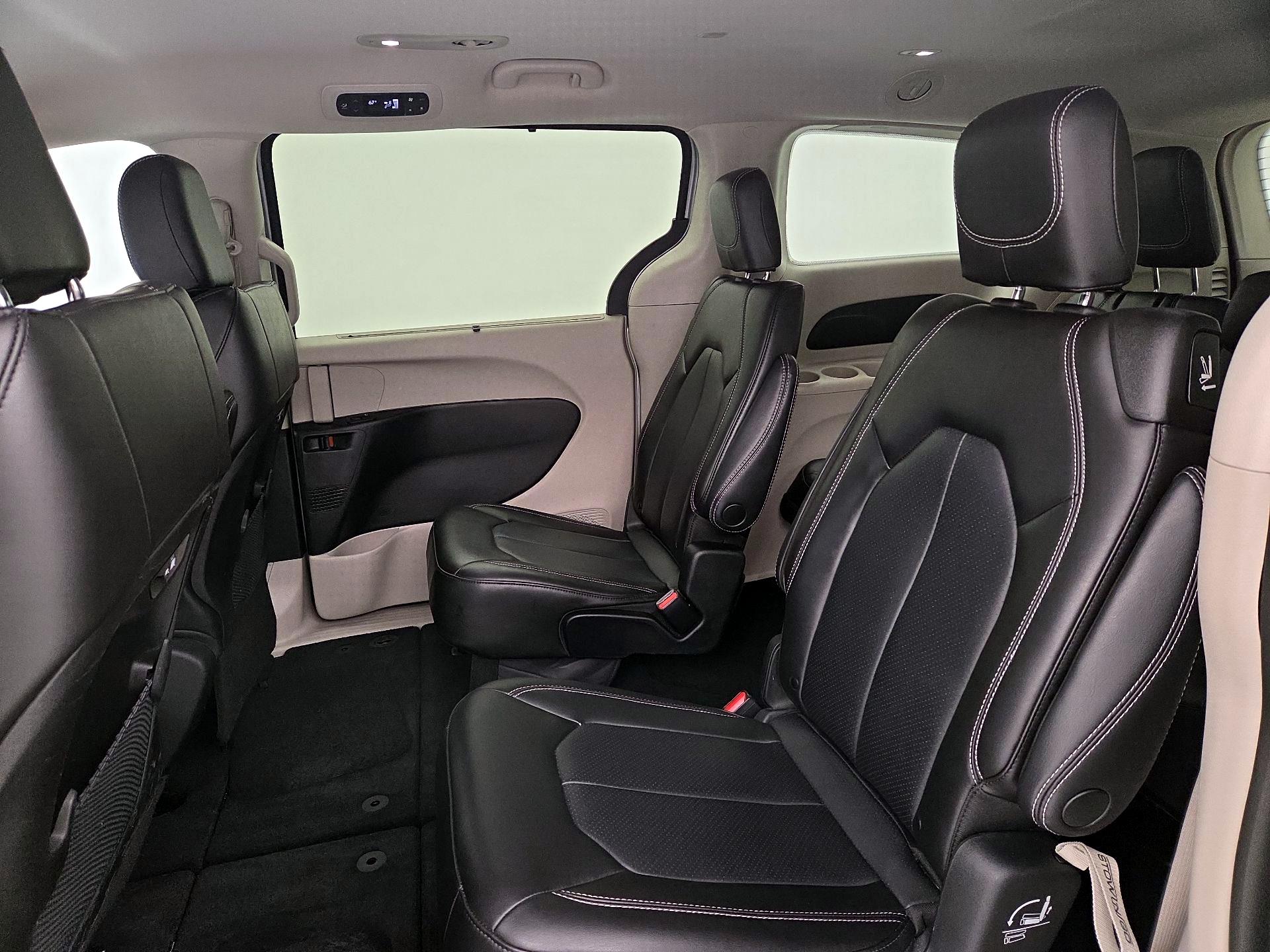 Thumbnail: 2023 Chrysler Pacifica - 19