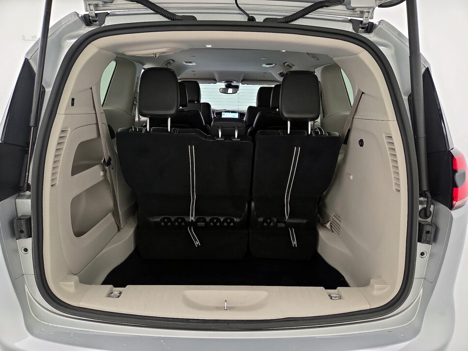 2023 Chrysler Pacifica Touring L - Photo 22