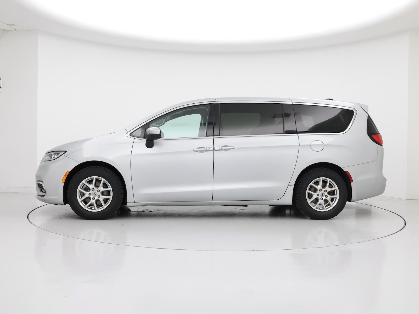 2023 Chrysler Pacifica Touring L - Photo 4