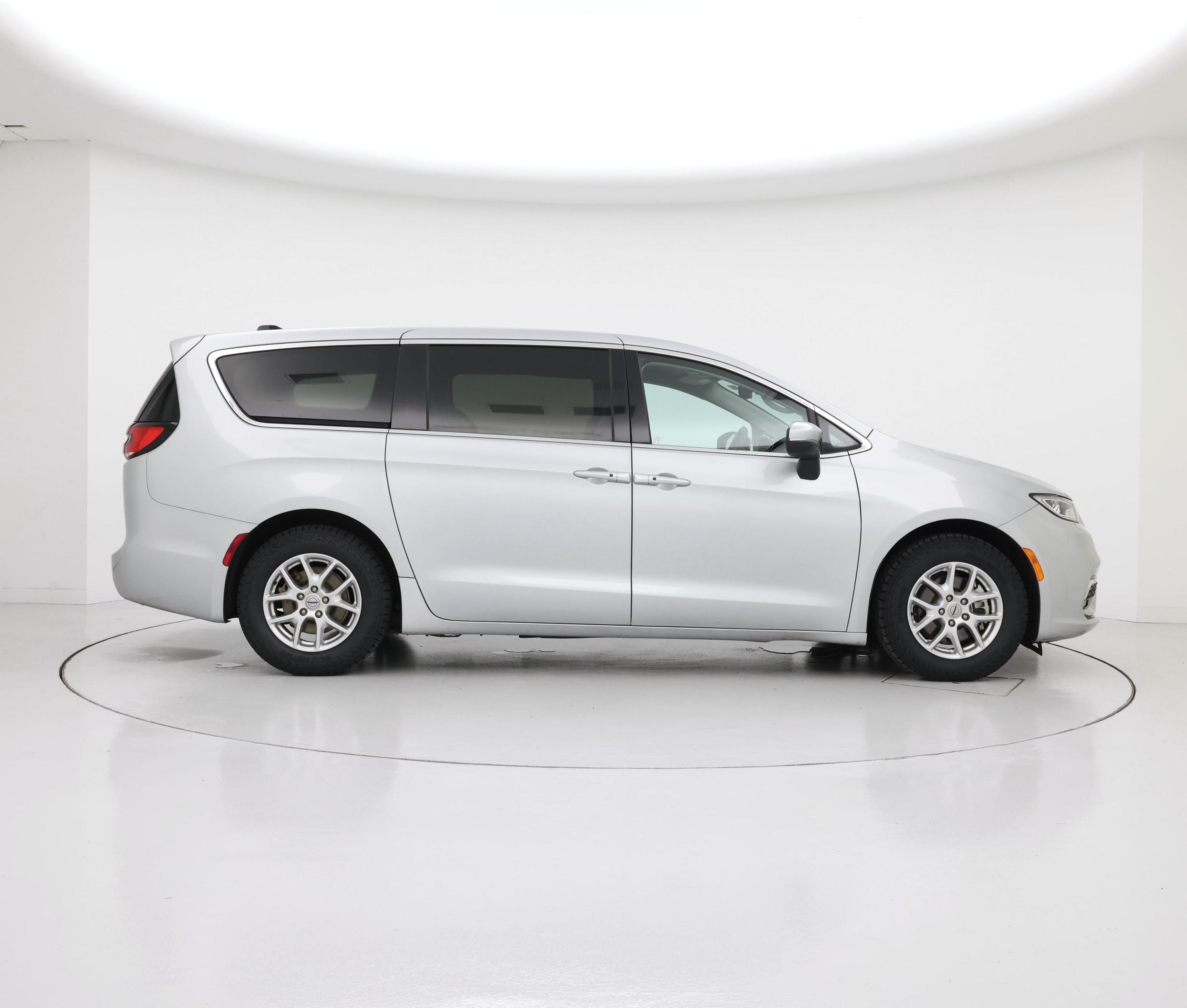 Thumbnail: 2023 Chrysler Pacifica - 7