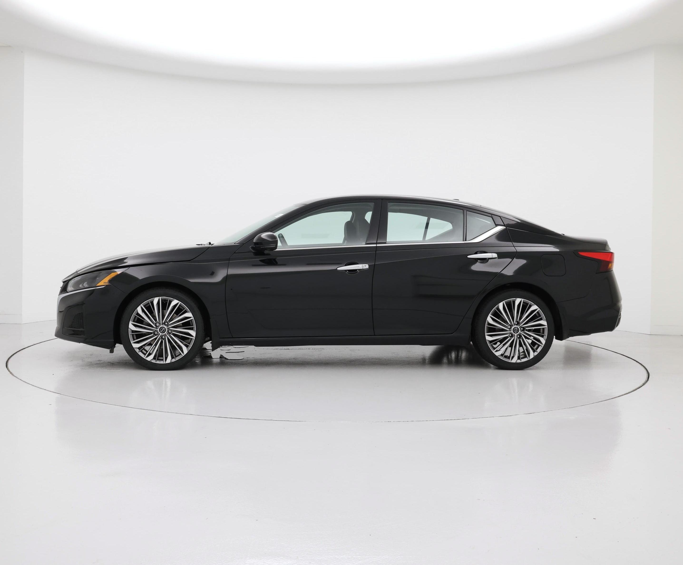 Thumbnail: 2023 Nissan Altima - 3