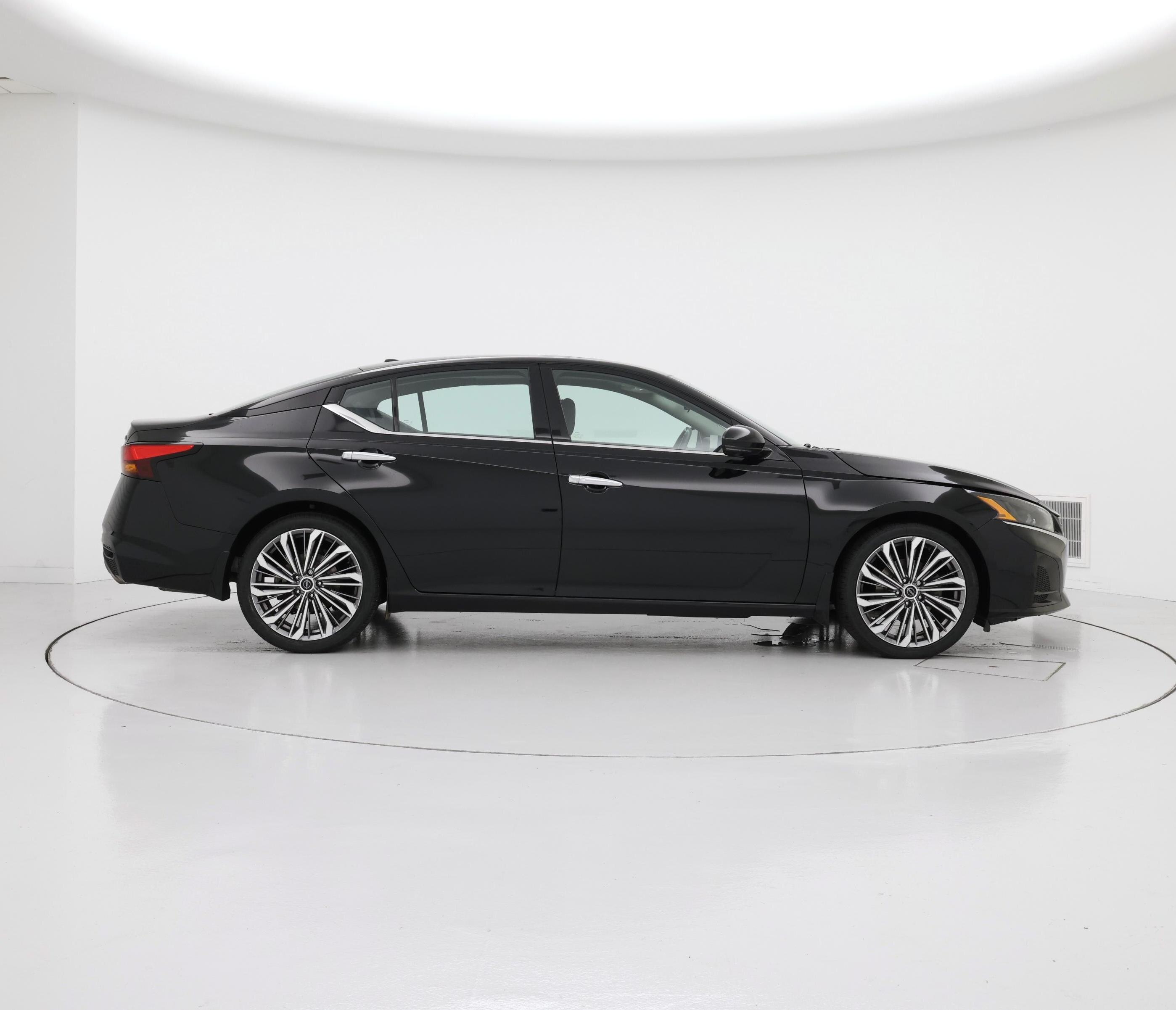 Thumbnail: 2023 Nissan Altima - 7