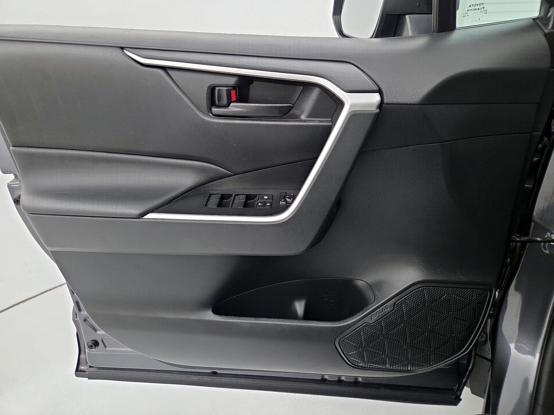 Thumbnail: 2022 Toyota RAV4 - 12