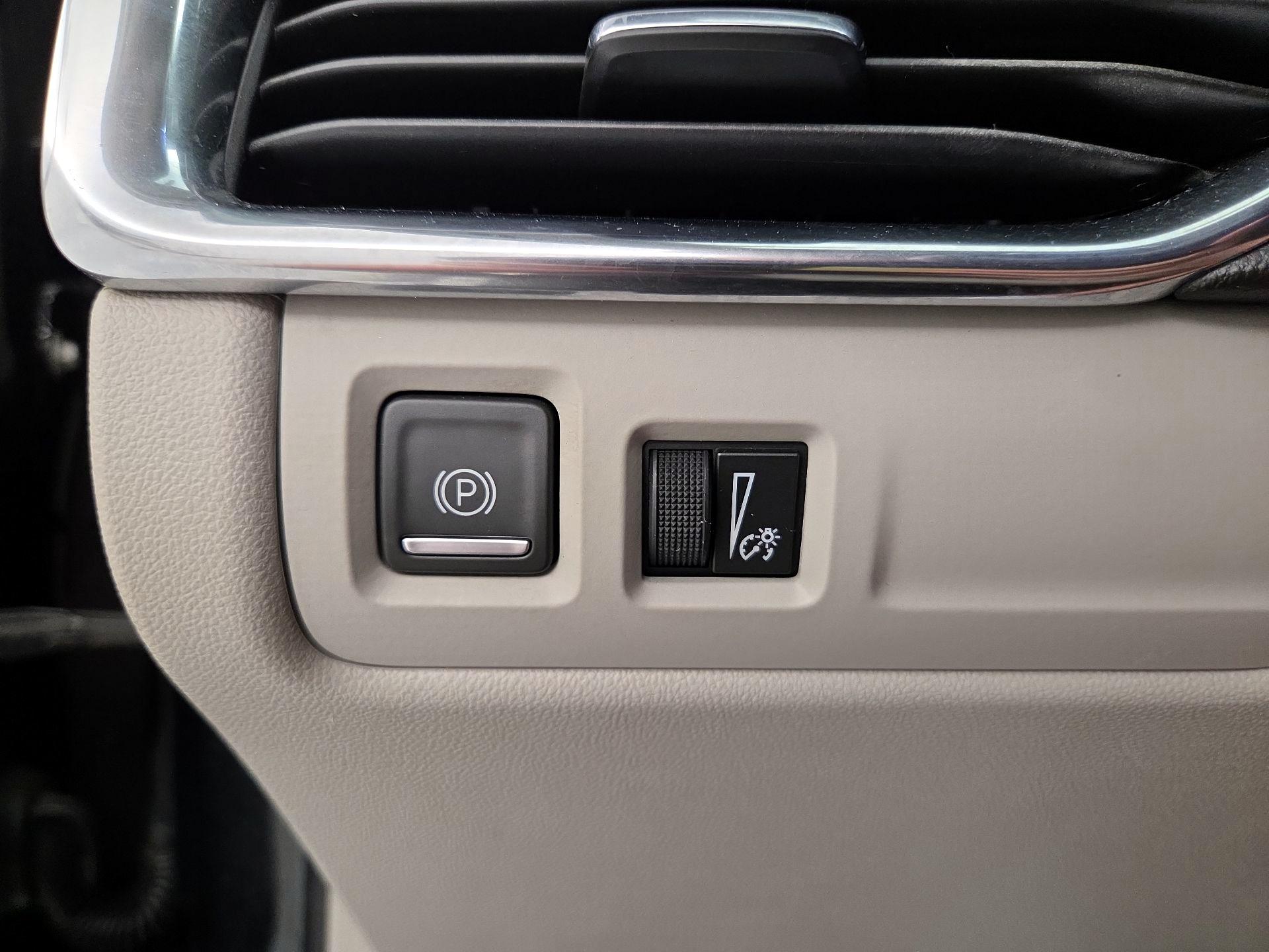 Thumbnail: 2020 Cadillac XT4 - 13