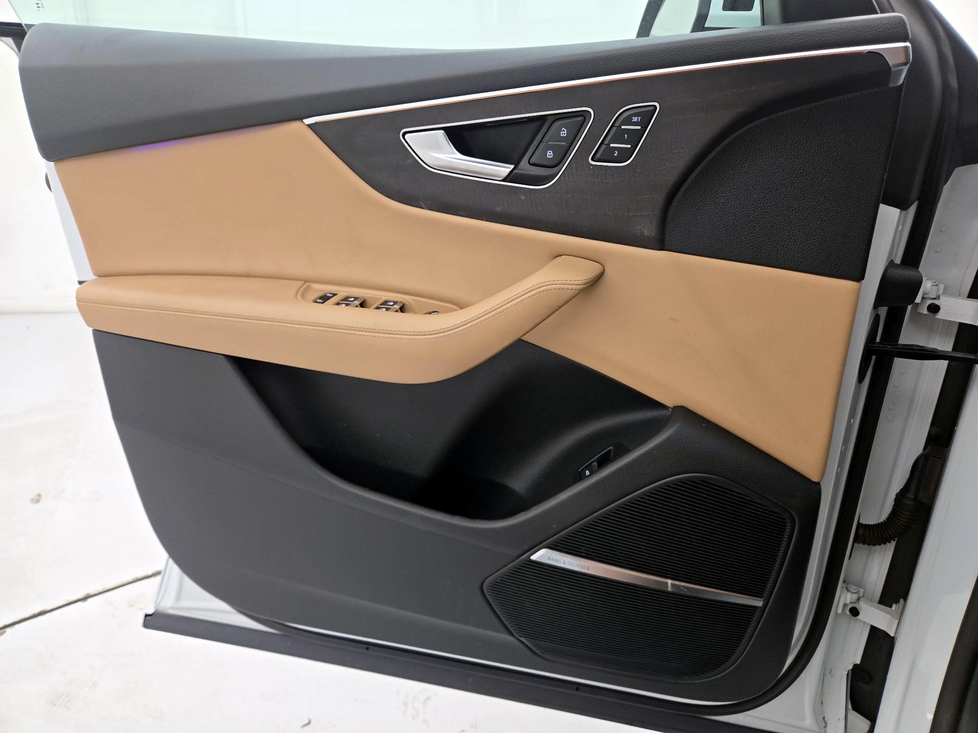 Thumbnail: 2023 Audi Q8 - 12