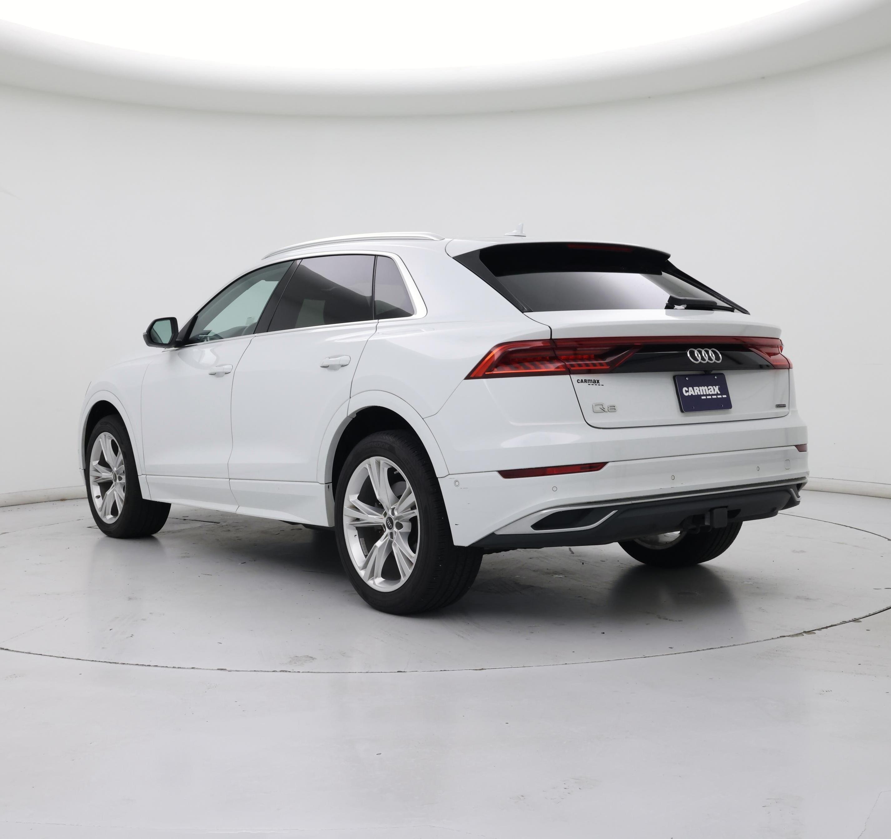 Thumbnail: 2023 Audi Q8 - 2